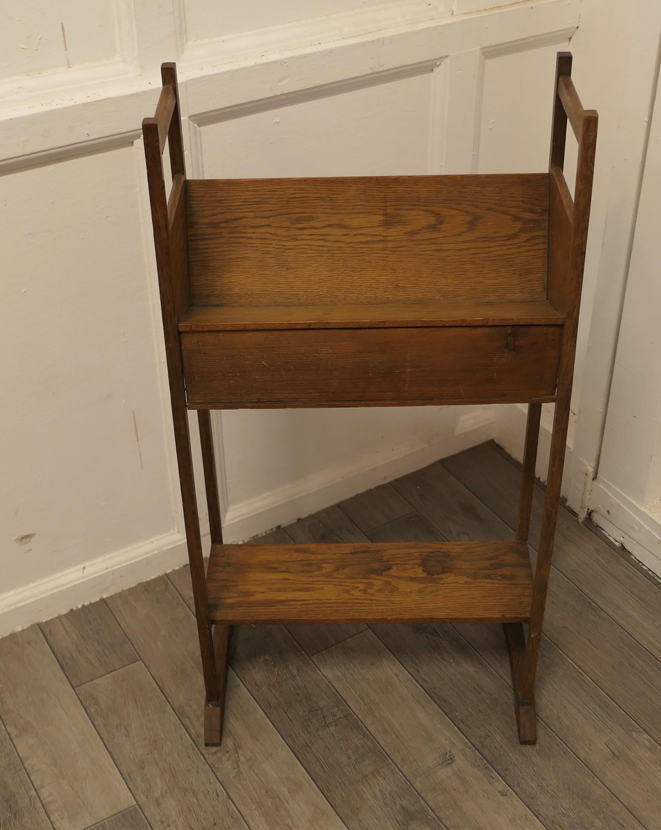 Arts & Crafts Oak Slope-Shelf Bookcase with Undertier, Small Oak Bookcase In Good Condition For Sale In Chillerton, Isle of Wight