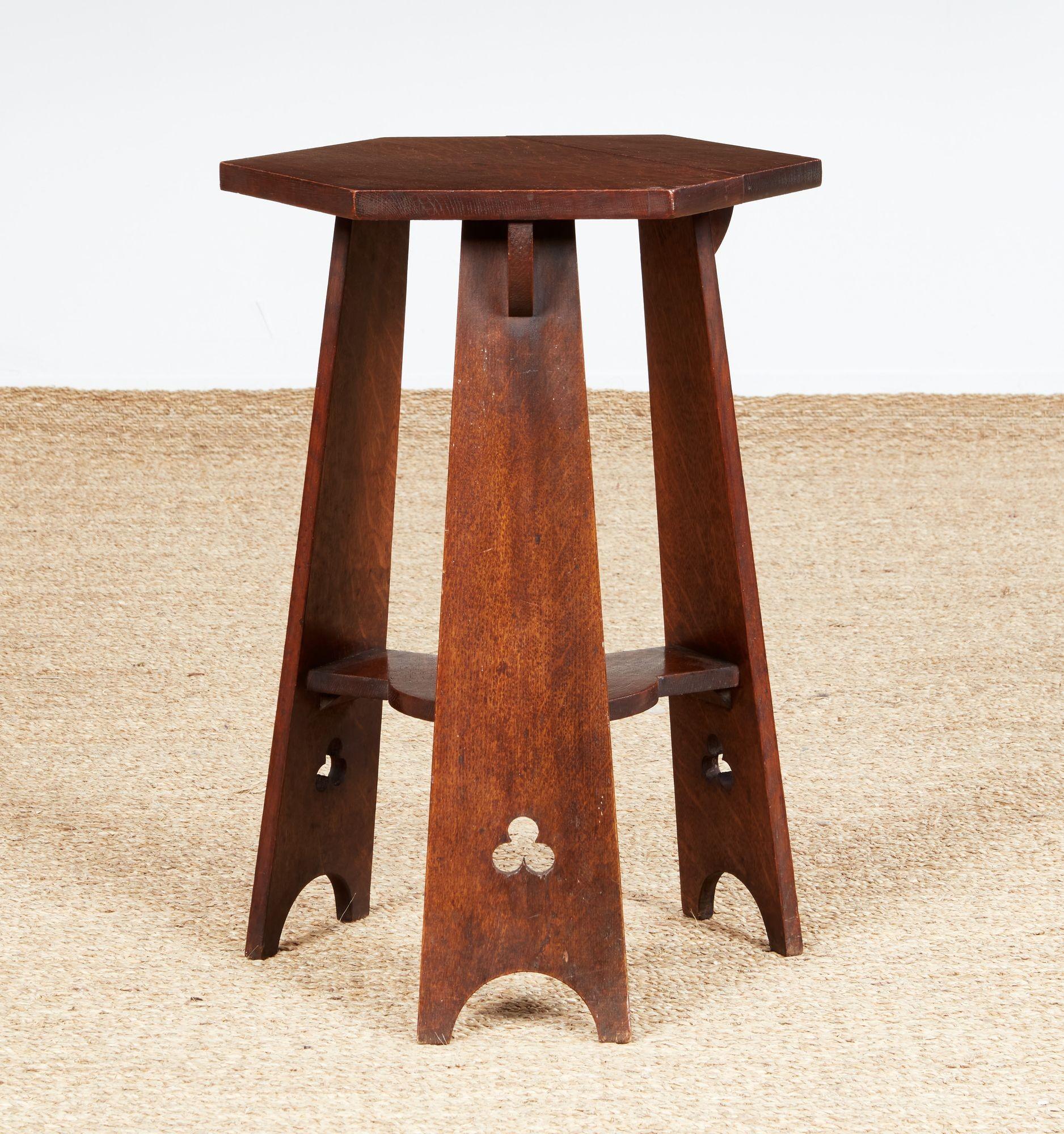 Table Arts and Crafts en vente 1