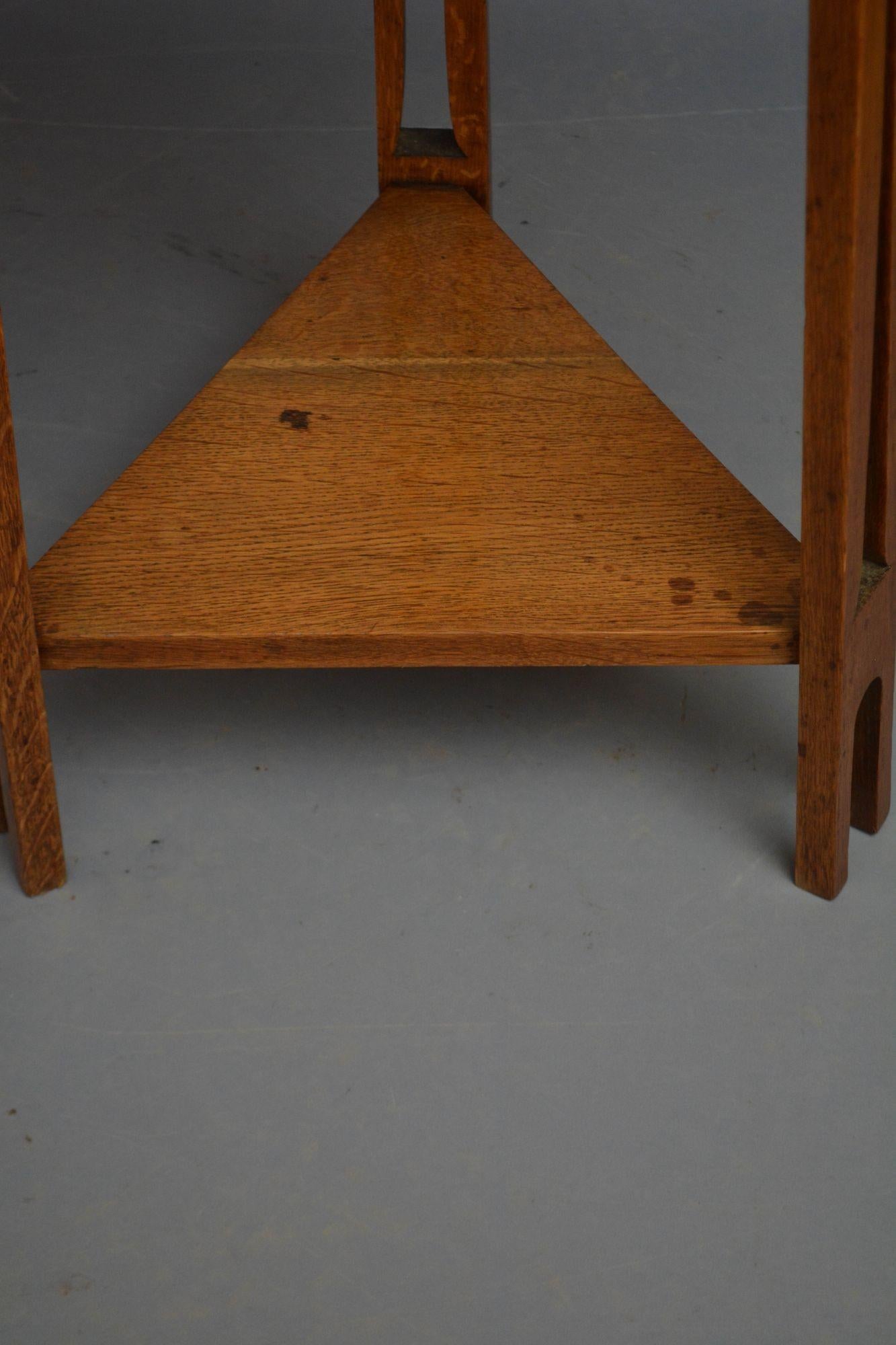 Chêne Table / Table d'appoint en Oak Arts and Crafts en vente