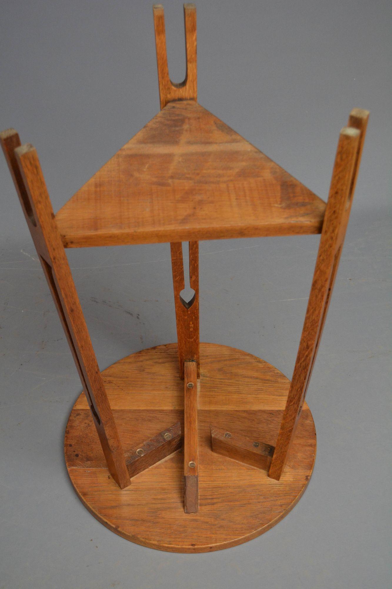 Table / Table d'appoint en Oak Arts and Crafts en vente 3
