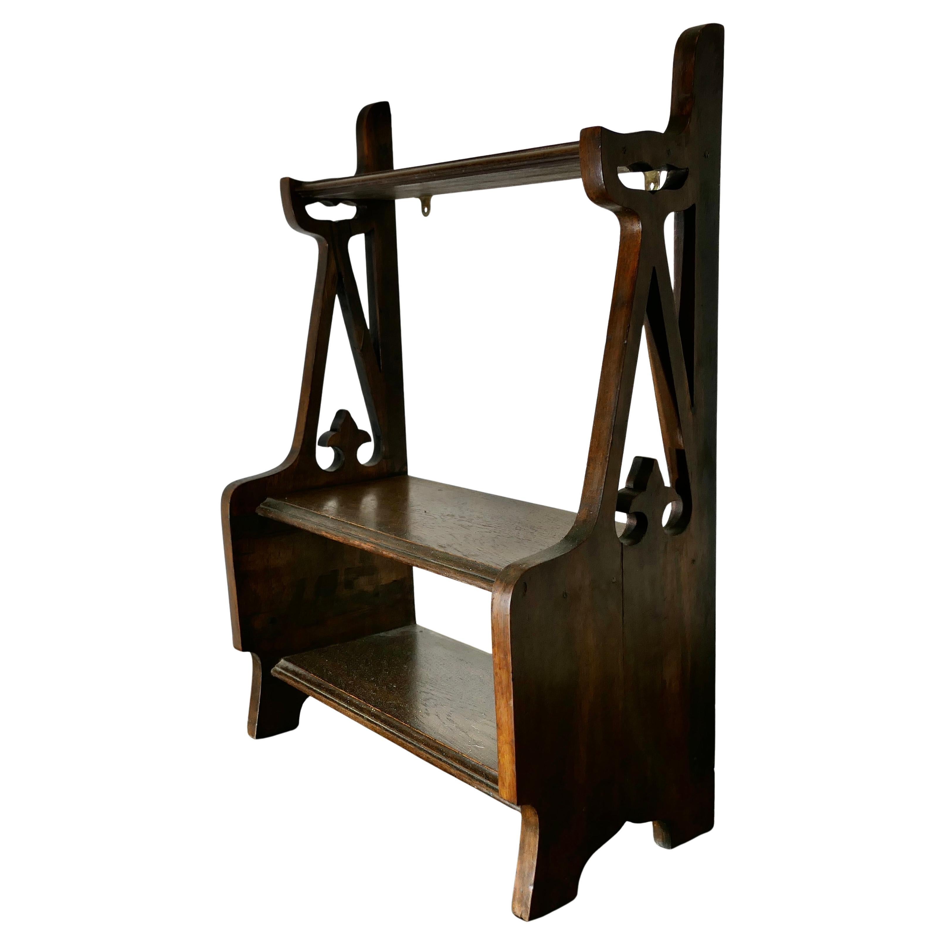Arts and Crafts Wandbehangsregal aus Eichenholz