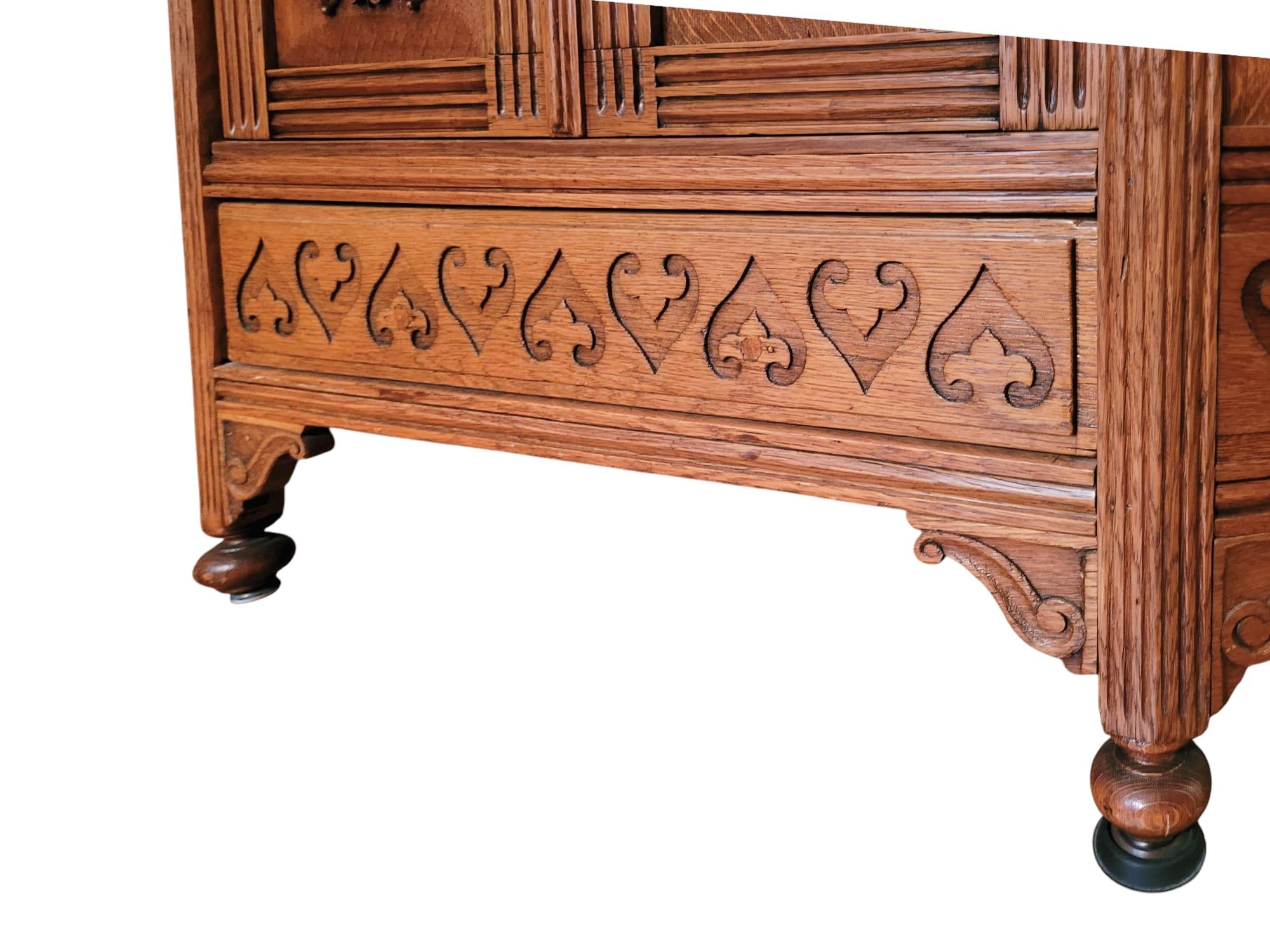 Arts and Crafts-Kleiderschrank aus Eiche, spätes 19. / frühes 20. Jahrhundert im Angebot 6