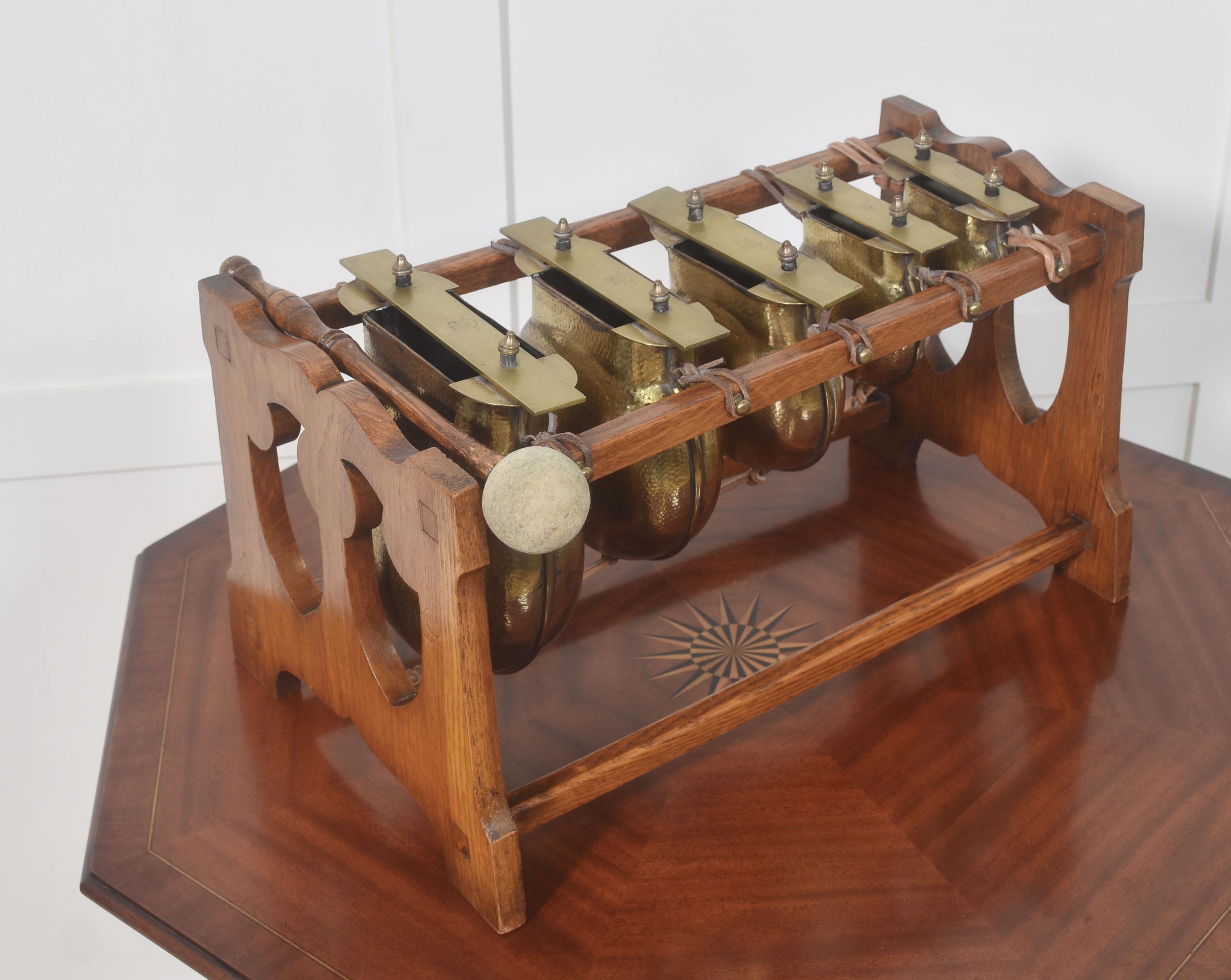 Arts and Crafts Eichenholz Xylophon im Zustand „Gut“ in Cheshire, GB