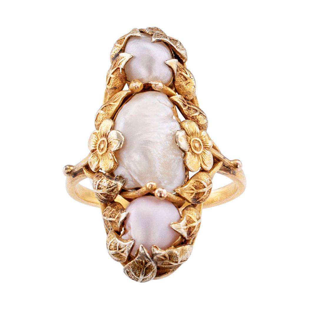 Arts and Crafts pearl and gold ring circa 1900. Showcasing three Mississippi river pearls framed by a lavish garland of flowers and leaves to the shoulders and shank, mounted in 14-karat yellow gold with a matt finish throughout. Very pristine