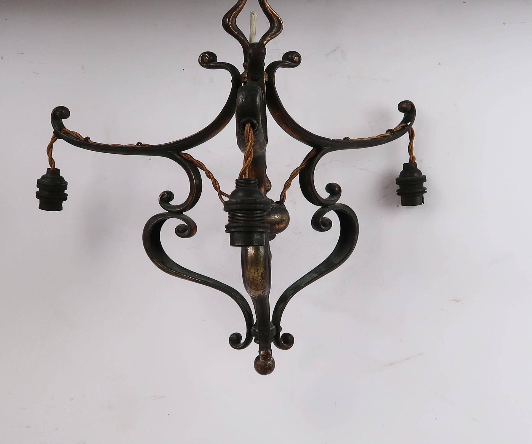Lovely arts and crafts light fitting in unrestored condition.

Great bronzed patina to the brass

No shades.

Needs re-wiring.








 