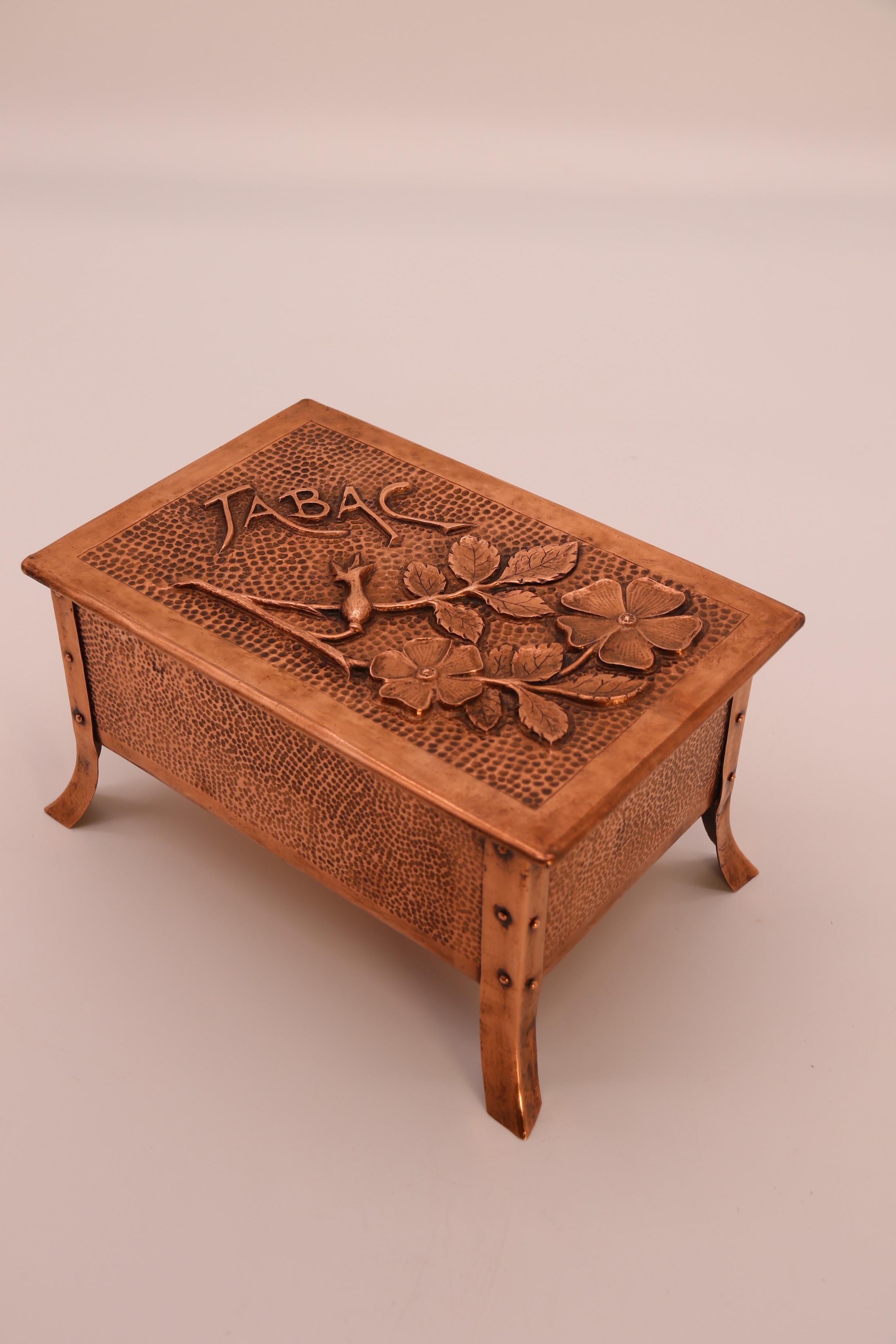 Zigarren- oder Tabaksdose aus Kupfer aus der Zeit des Arts and Crafts, Frankreich um 1900 im Angebot 4