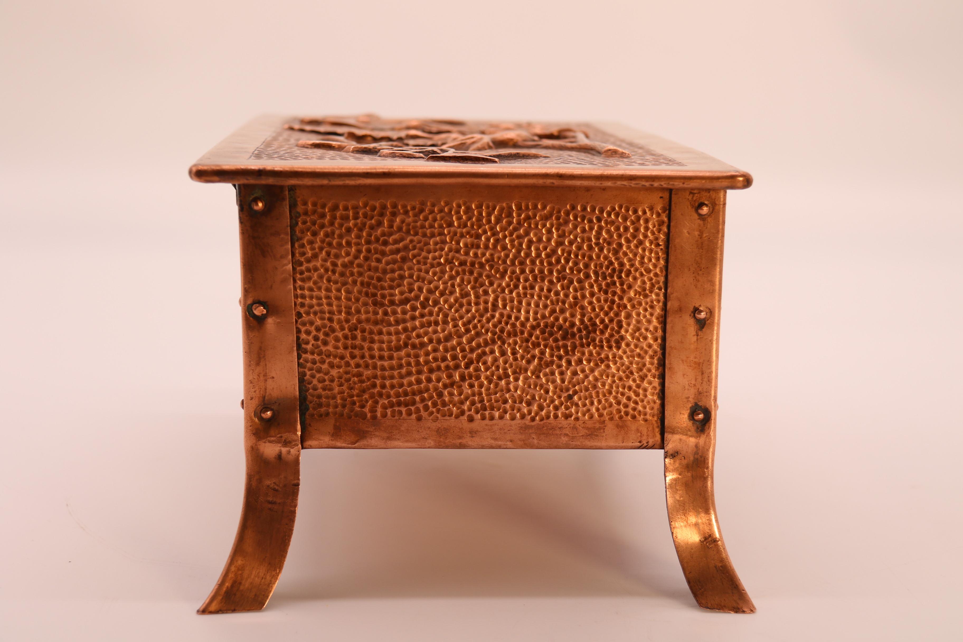 Zigarren- oder Tabaksdose aus Kupfer aus der Zeit des Arts and Crafts, Frankreich um 1900 im Angebot 8