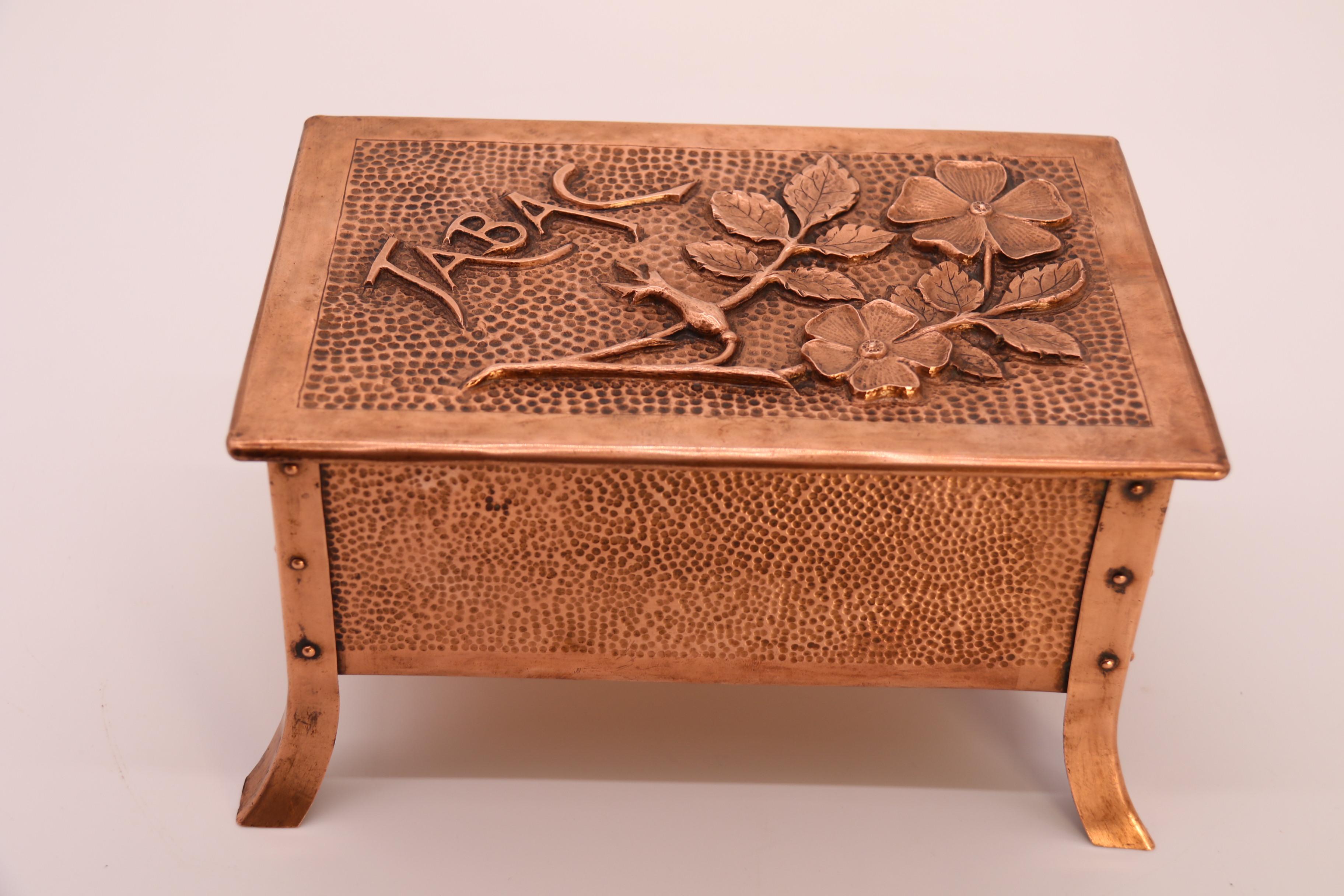 Zigarren- oder Tabaksdose aus Kupfer aus der Zeit des Arts and Crafts, Frankreich um 1900 im Angebot 12