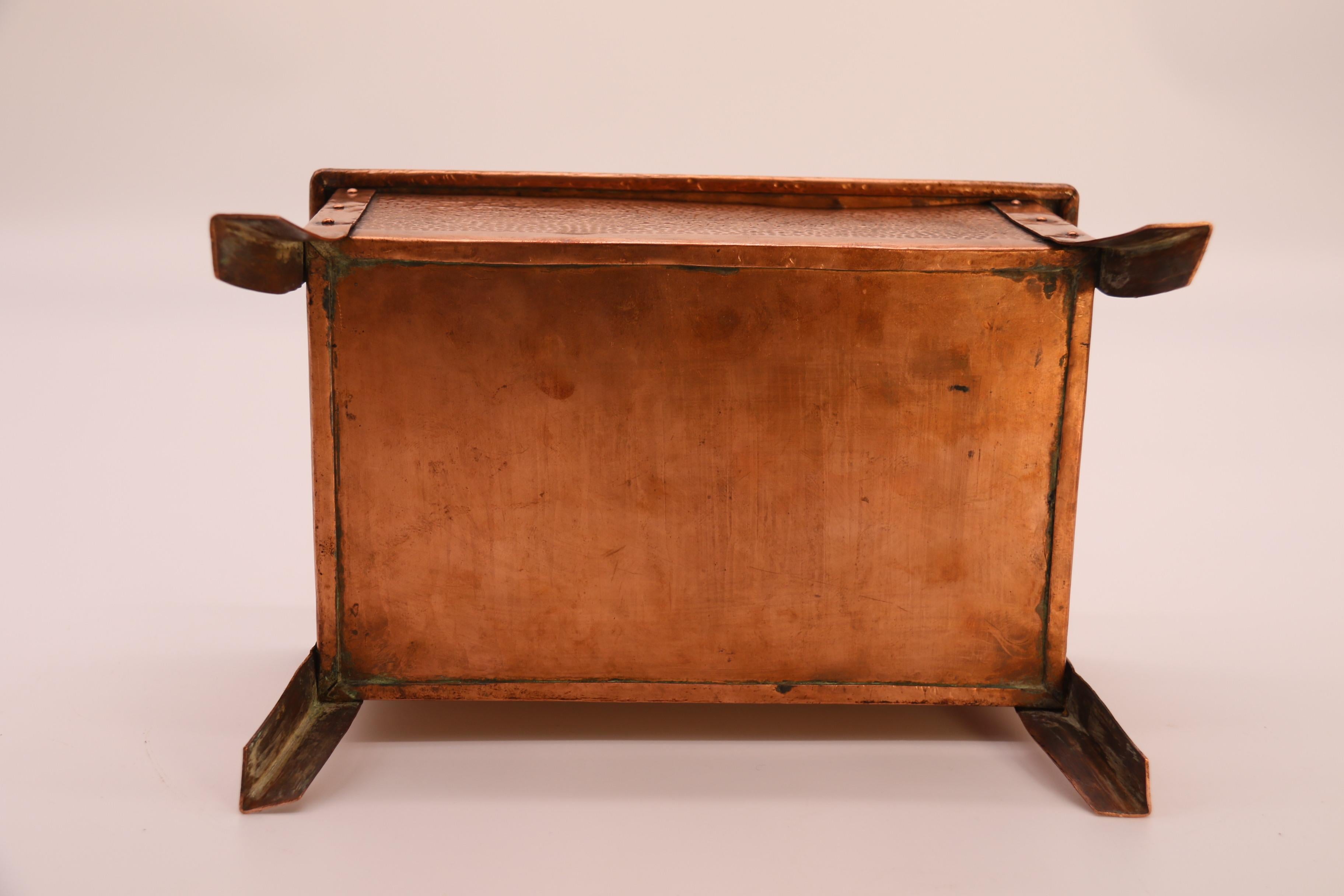 Zigarren- oder Tabaksdose aus Kupfer aus der Zeit des Arts and Crafts, Frankreich um 1900 im Angebot 13