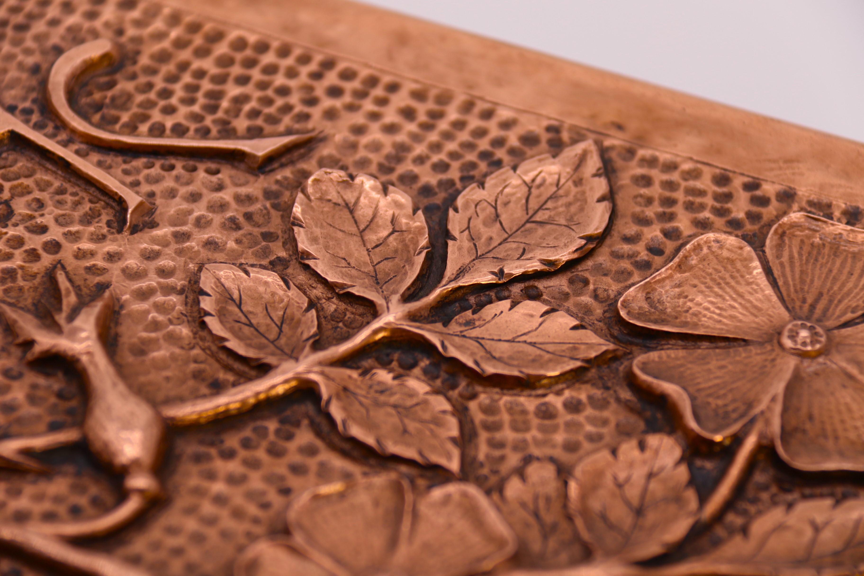 Zigarren- oder Tabaksdose aus Kupfer aus der Zeit des Arts and Crafts, Frankreich um 1900 im Angebot 3