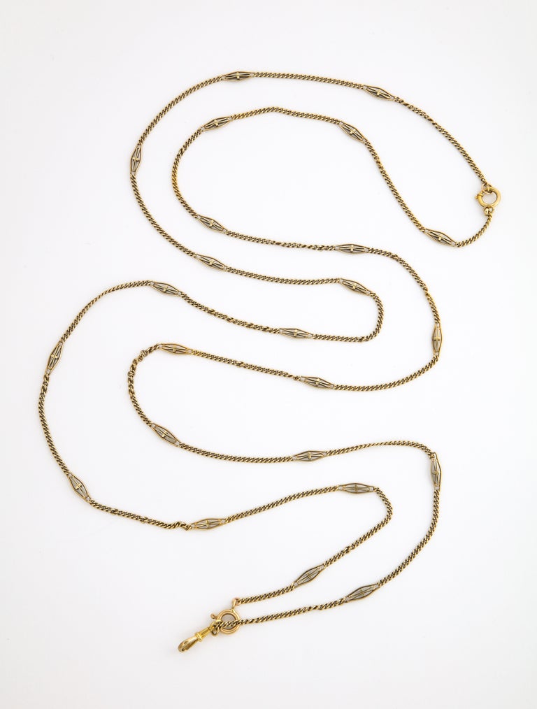 Arts & Crafts Period Long Gold Chain In Excellent Condition For Sale In Stamford, CT