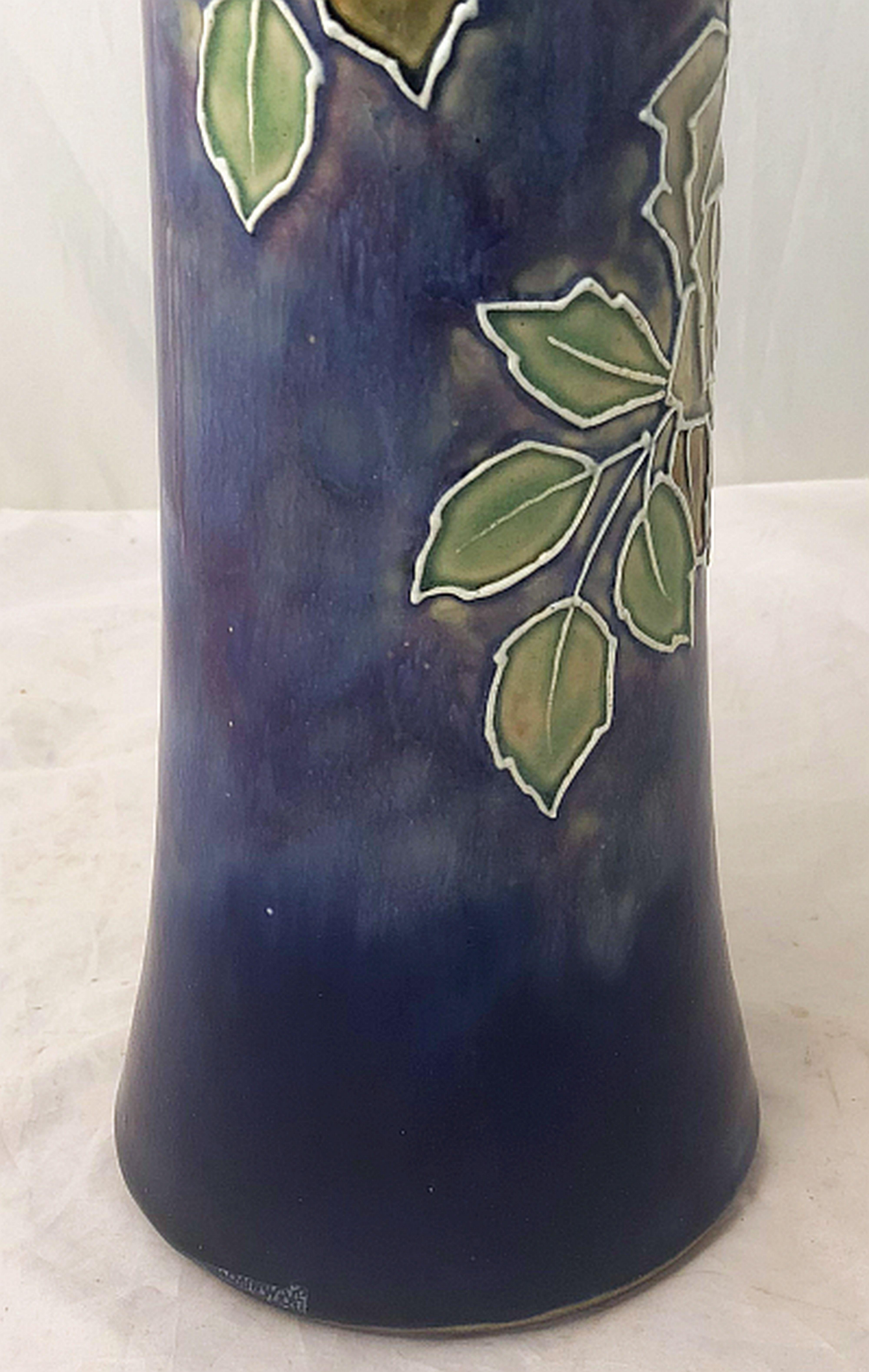 Paar Royal Doulton-Vasen aus der Arts & Crafts-Periode, 'Price as a Paar' im Angebot 4
