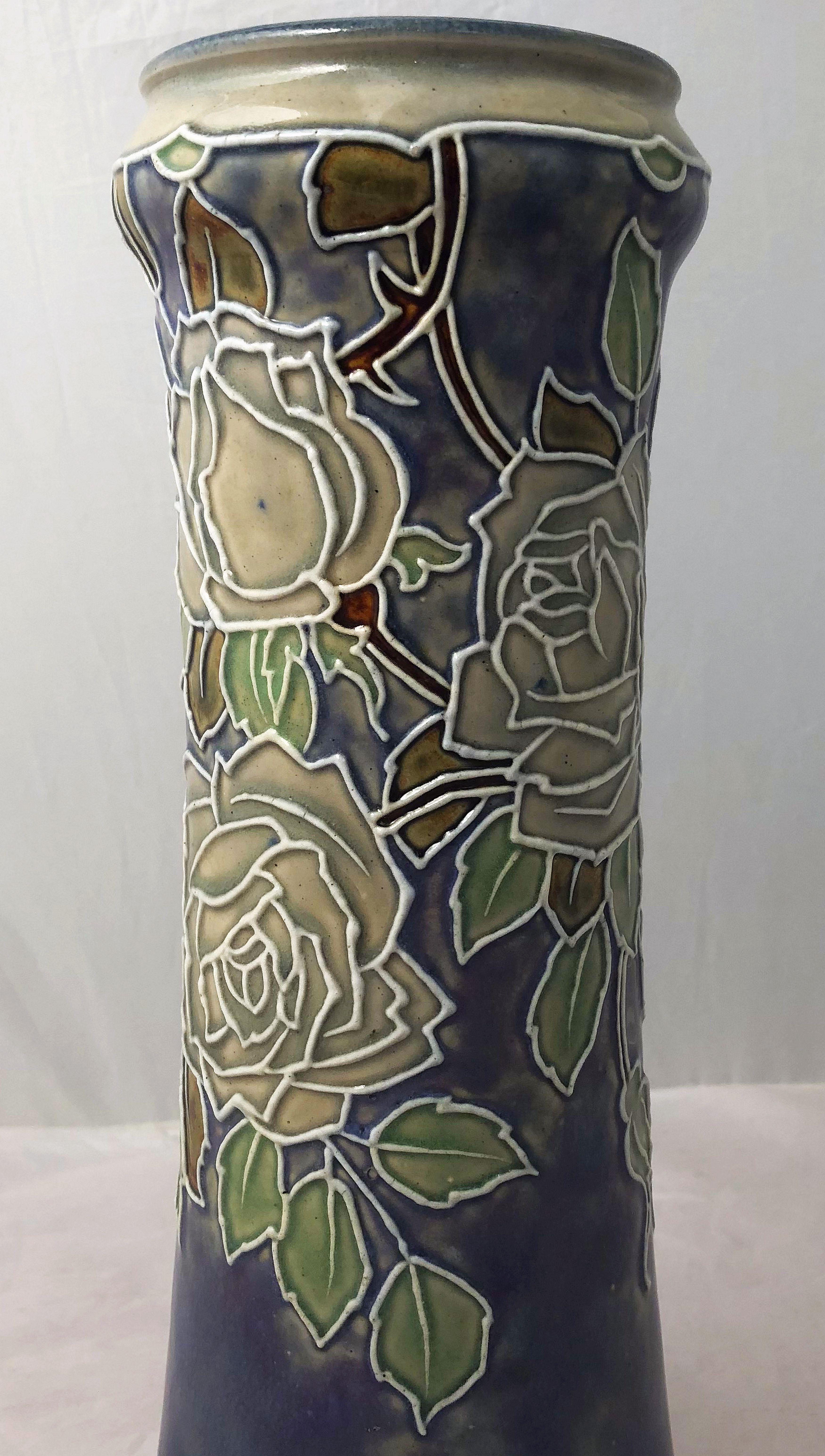 Paar Royal Doulton-Vasen aus der Arts & Crafts-Periode, 'Price as a Paar' im Angebot 1