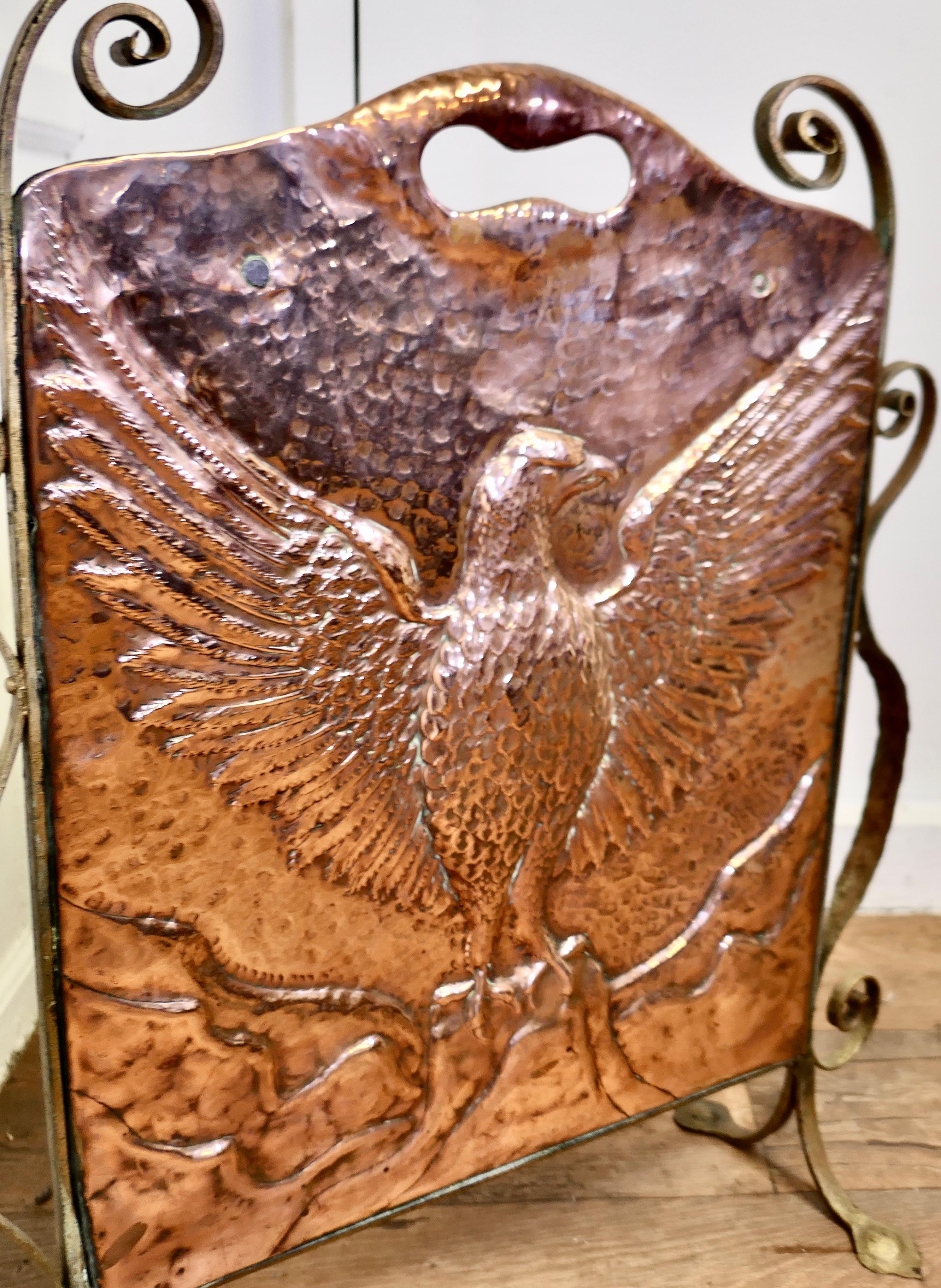 Arts and Crafts Phoenix Eagle Feuerschirm aus Kupfer und Messing  Dies ist ein Classic in im Angebot 1