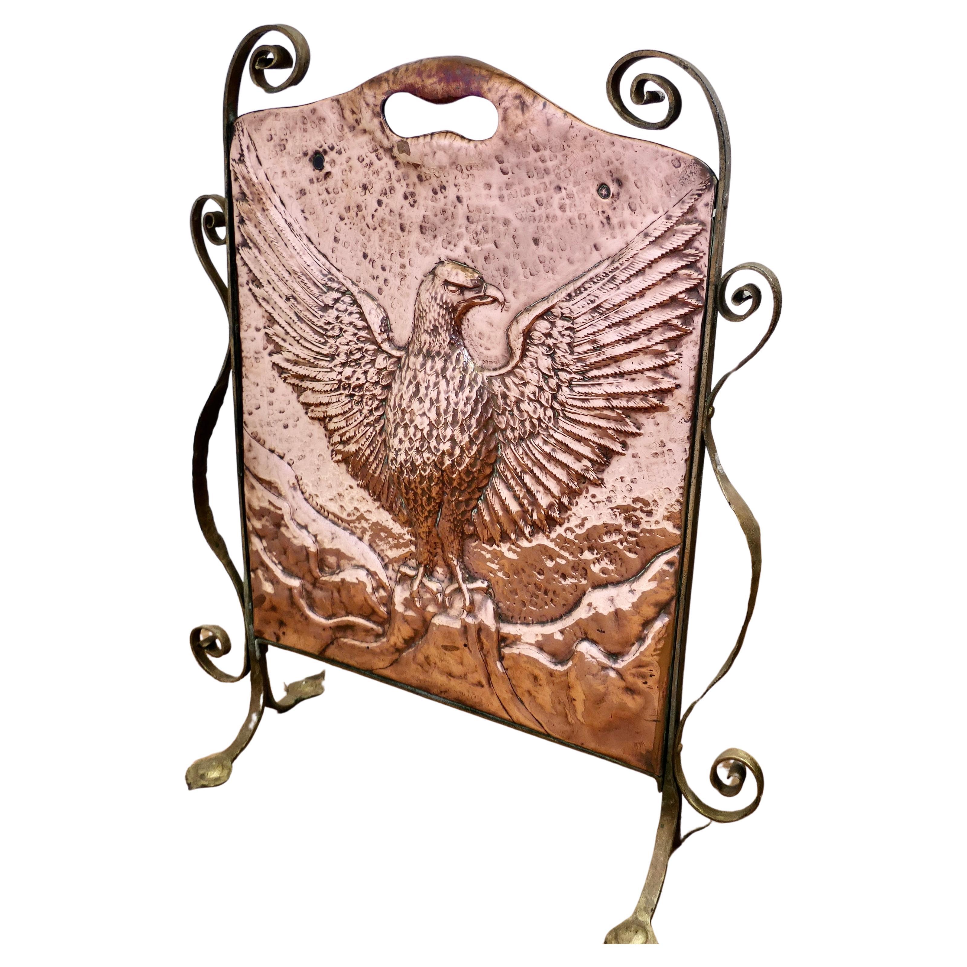 Arts and Crafts Phoenix Eagle Feuerschirm aus Kupfer und Messing  Dies ist ein Classic in
