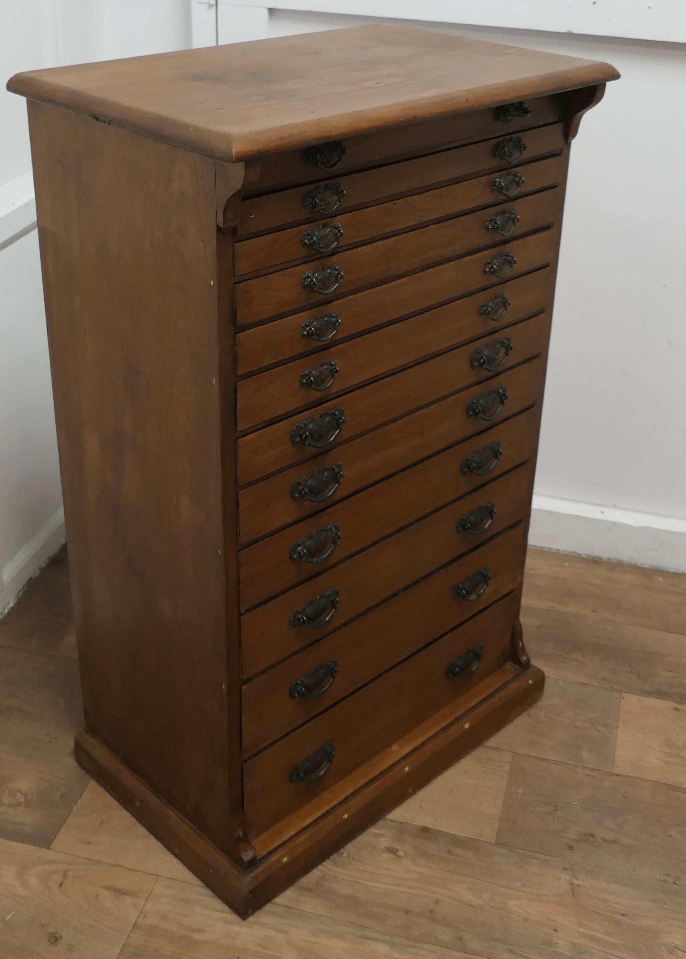 Arts and Crafts Pine Collectors Cabinet Filing Drawers    In Good Condition For Sale In Chillerton, Isle of Wight