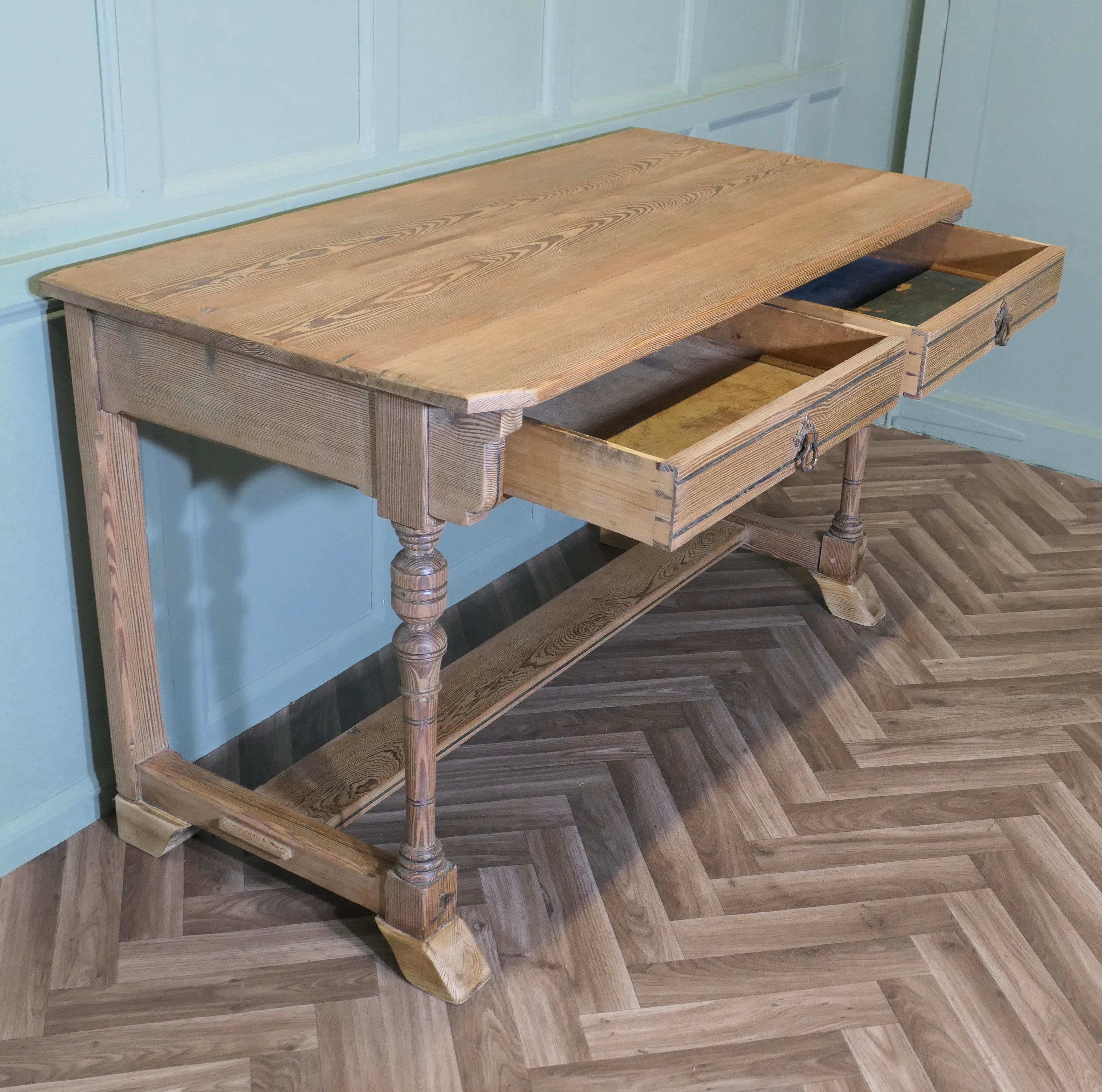 Table à écrire Arts and Crafts Pitch Pine en vente 4