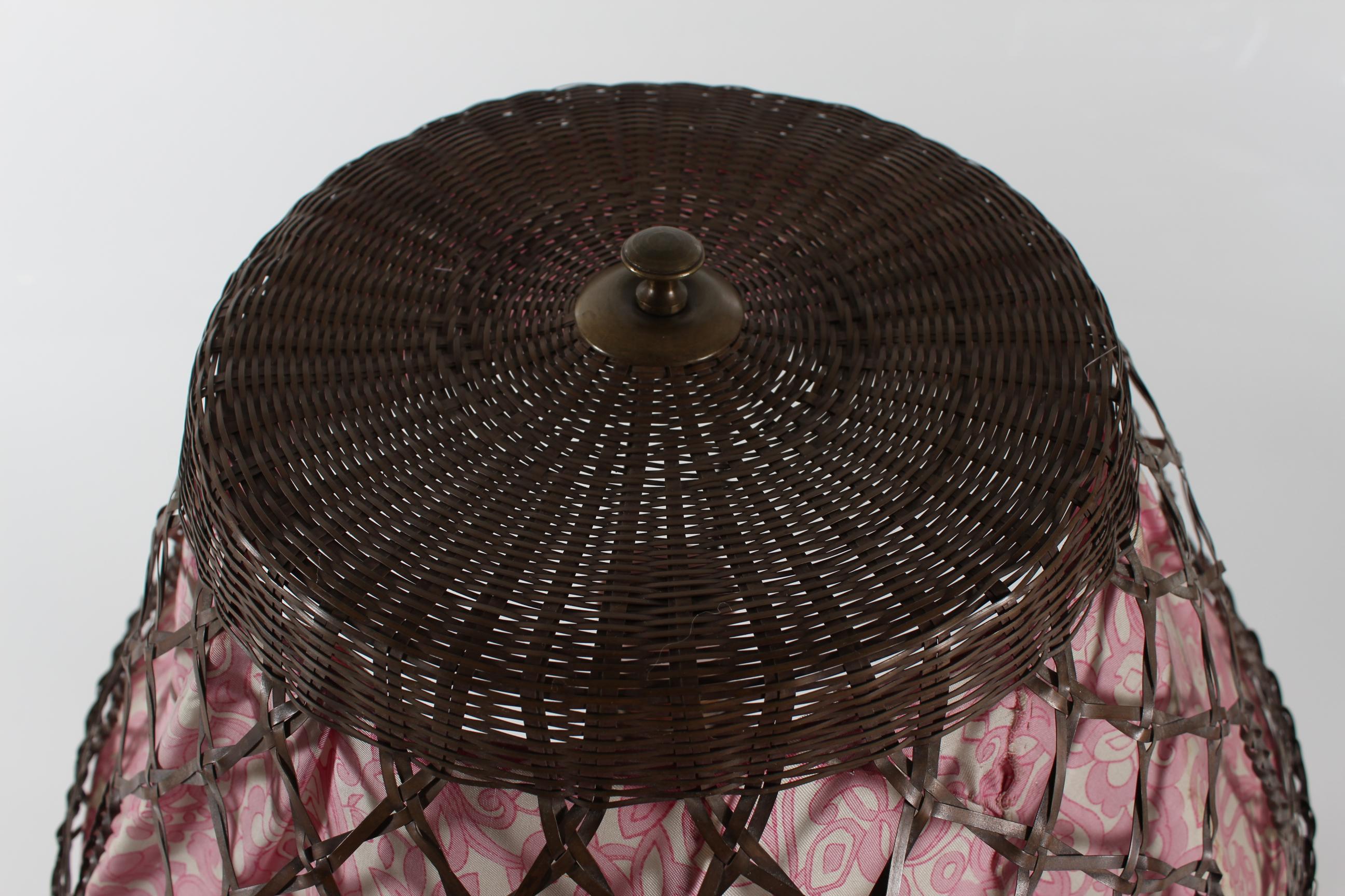 Arts and Crafts Pull Chain Table Lamp of Plaited Brass with Floral Fabric 1930s In Good Condition For Sale In Silkeborg, Silkeborg