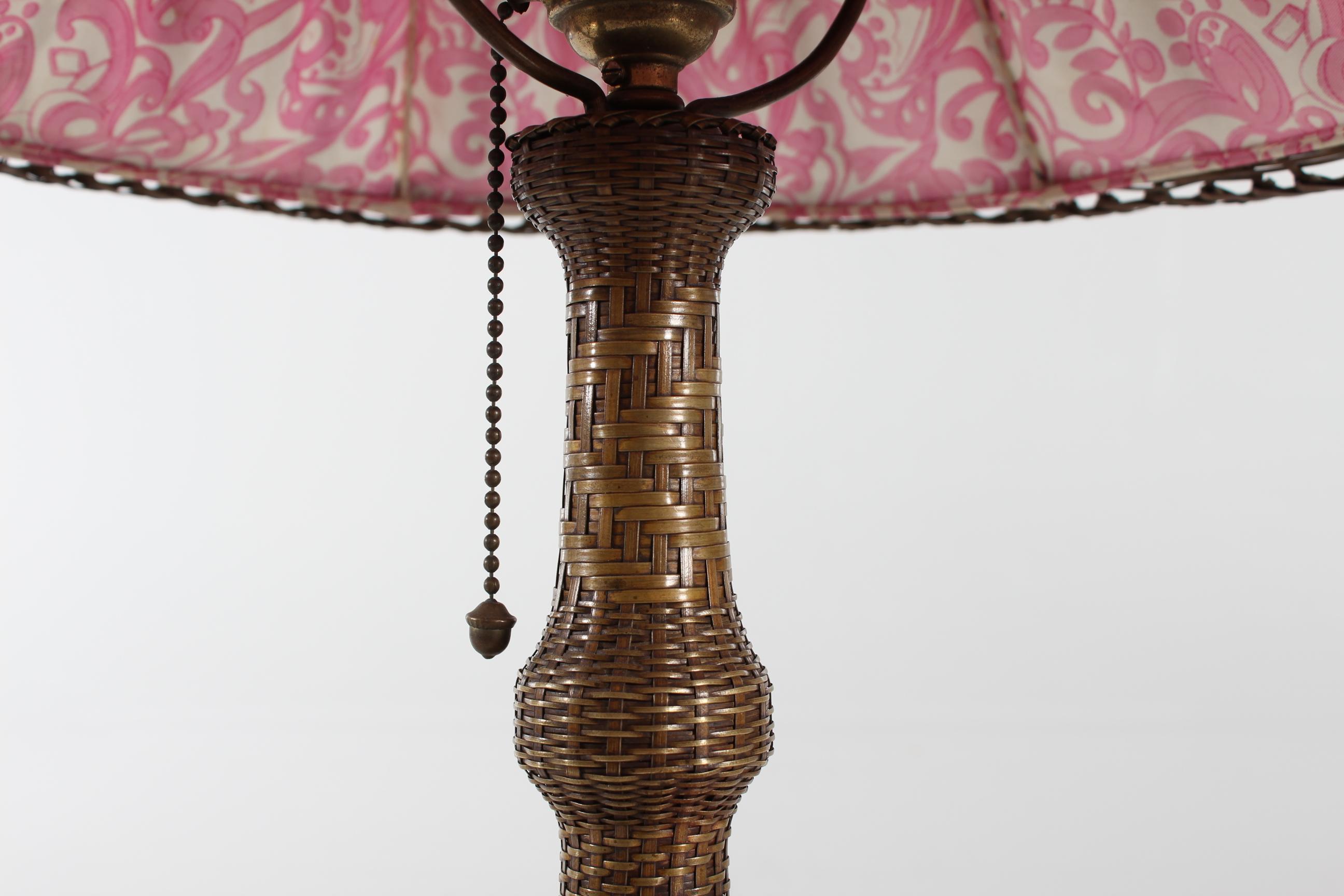 Arts and Crafts Pull Chain Table Lamp of Plaited Brass with Floral Fabric 1930s For Sale 3
