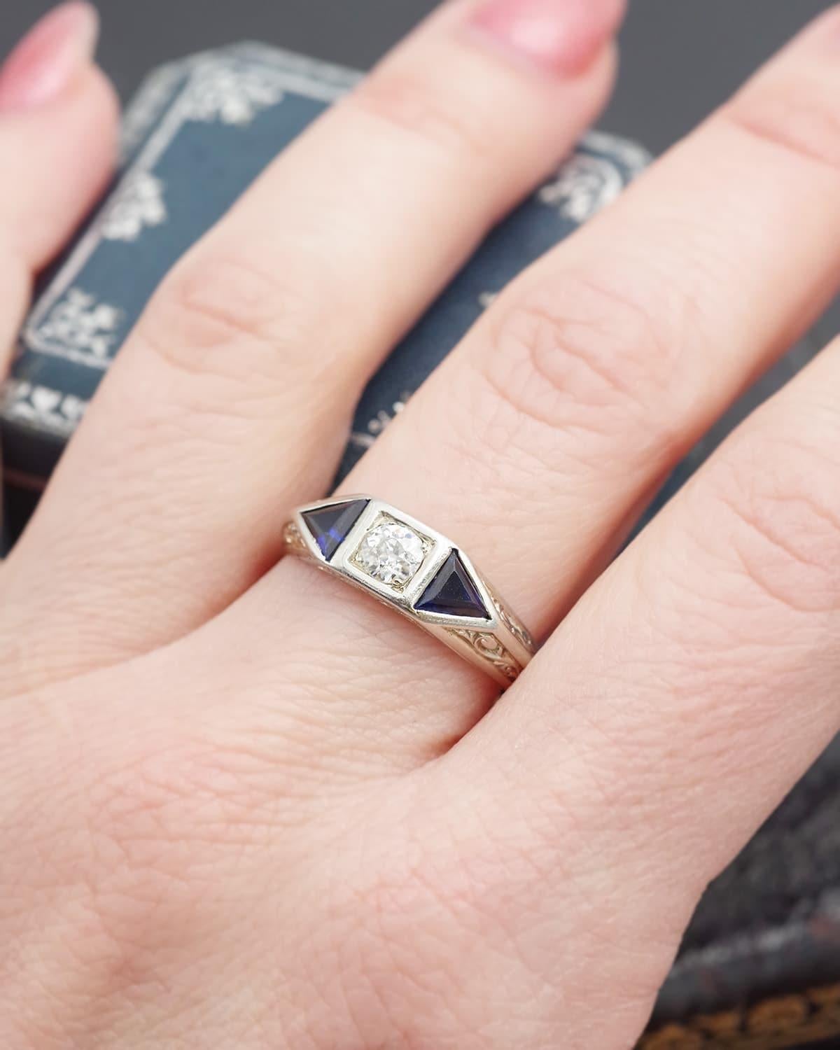 Old European Cut Arts and Crafts ring in 18 karats white gold, 0.30 ct old-cut diamond, Art Deco For Sale