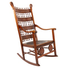 Chaise à bascule Arts and Crafts, fin du 19ème siècle