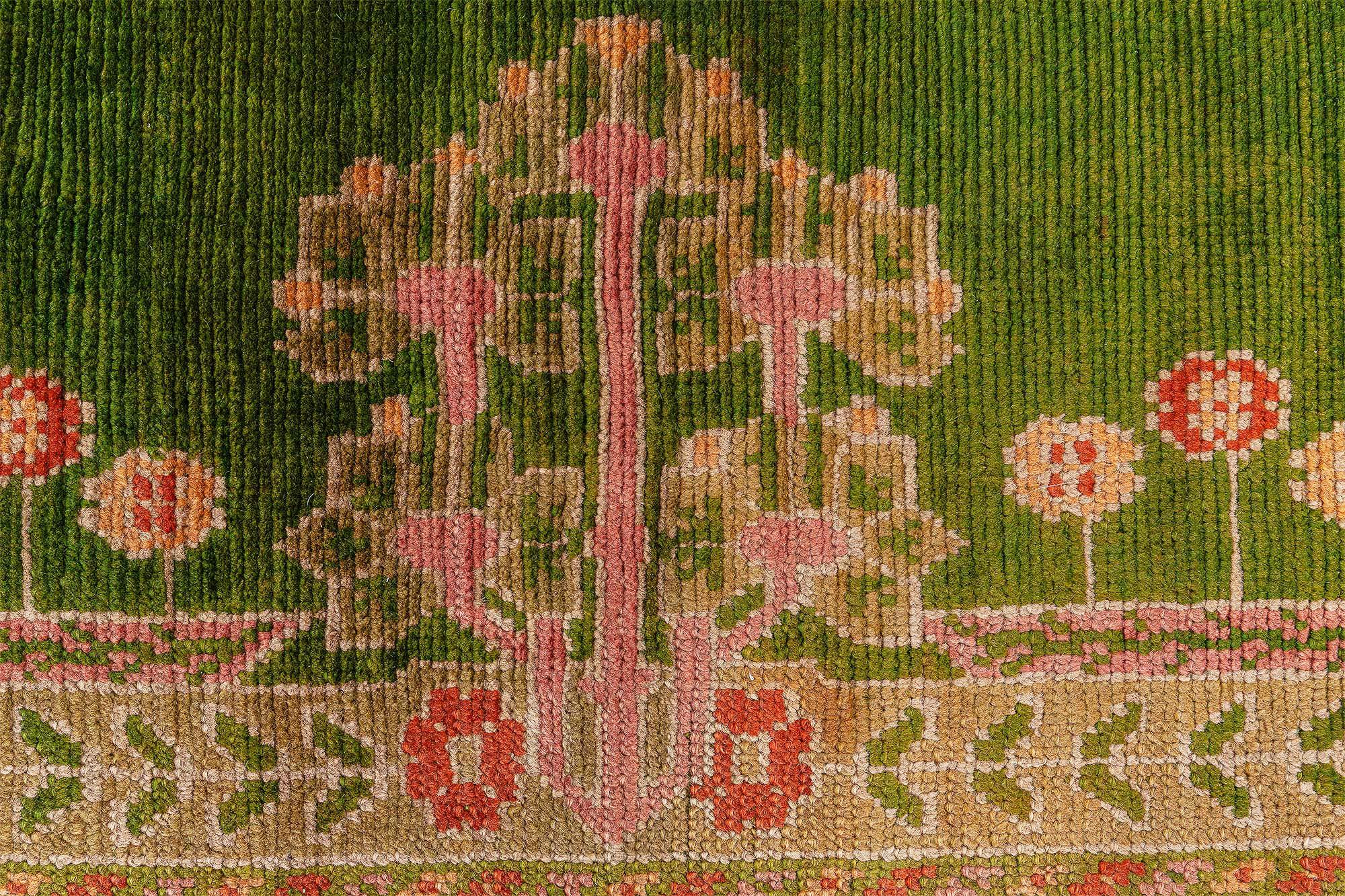 Arts and Crafts Rug
Size: 10'1