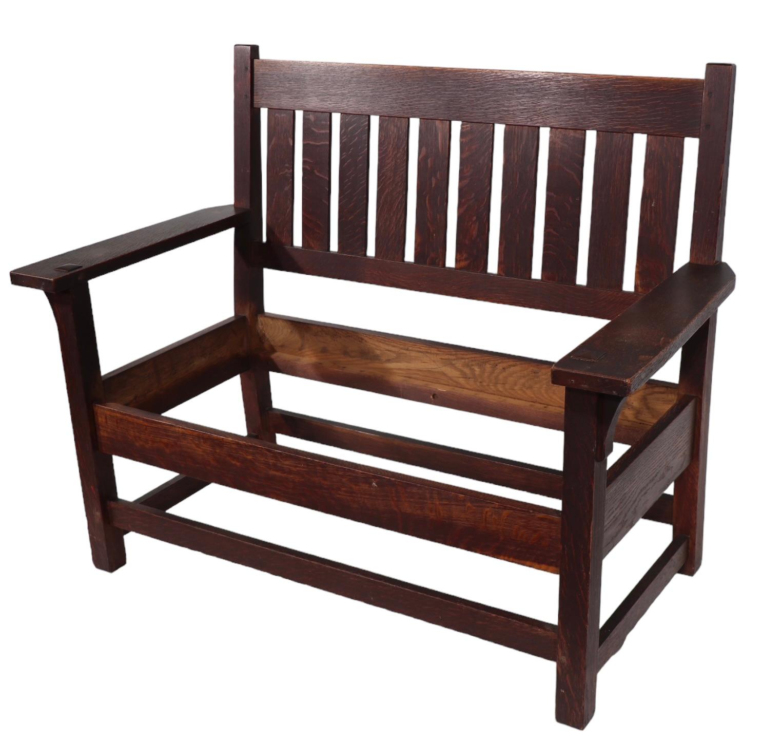 Arts and Crafts Settee Bench signed Gustav Stickley c 1905 -1912  In Good Condition For Sale In New York, NY