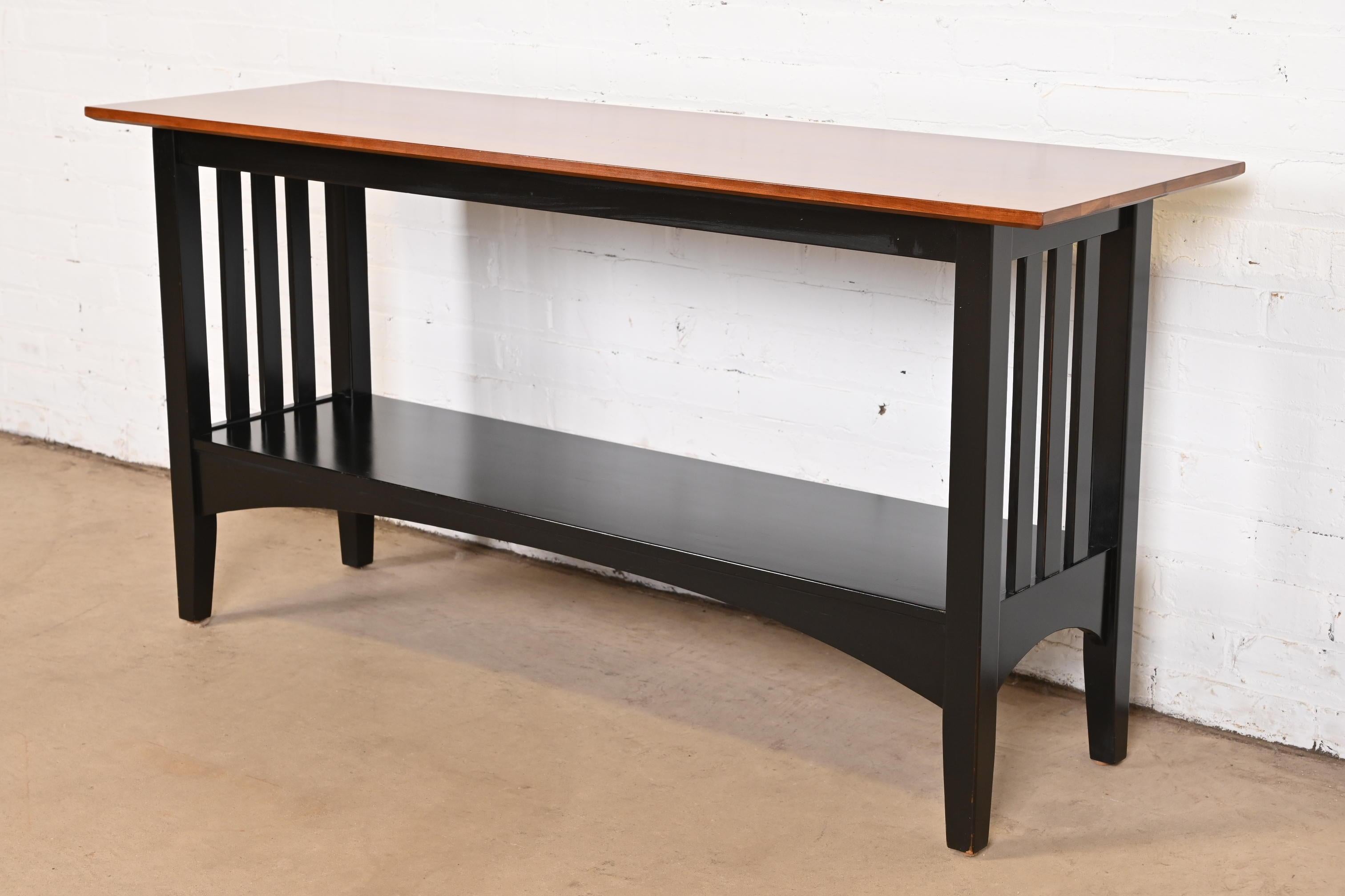 A gorgeous Arts and Crafts or Shaker style console table

USA, Circa 1990s

Measures: 55