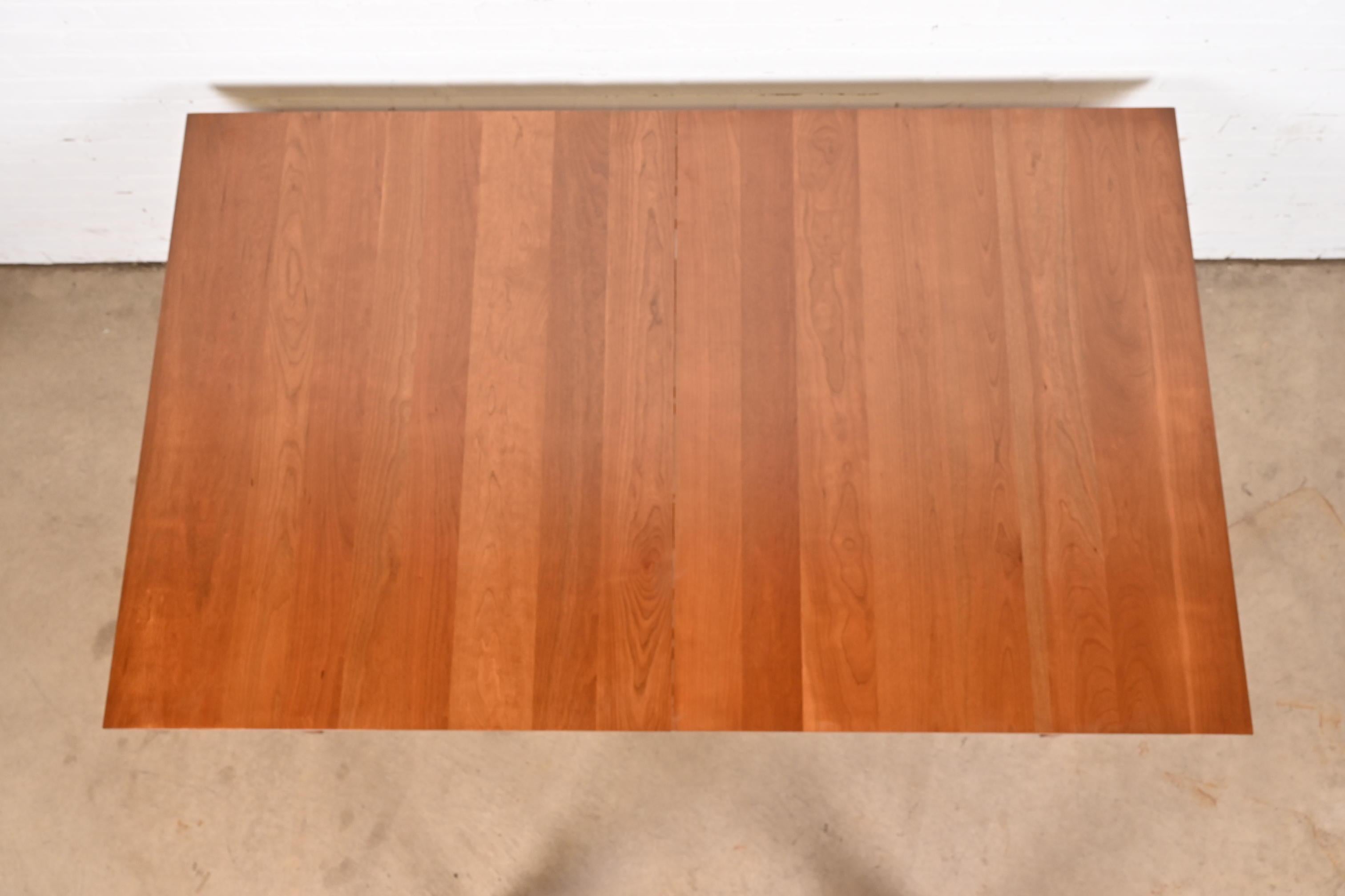 Arts and Crafts Mesa de Comedor Extensible de Cerezo Shaker, Reacabada en venta 3