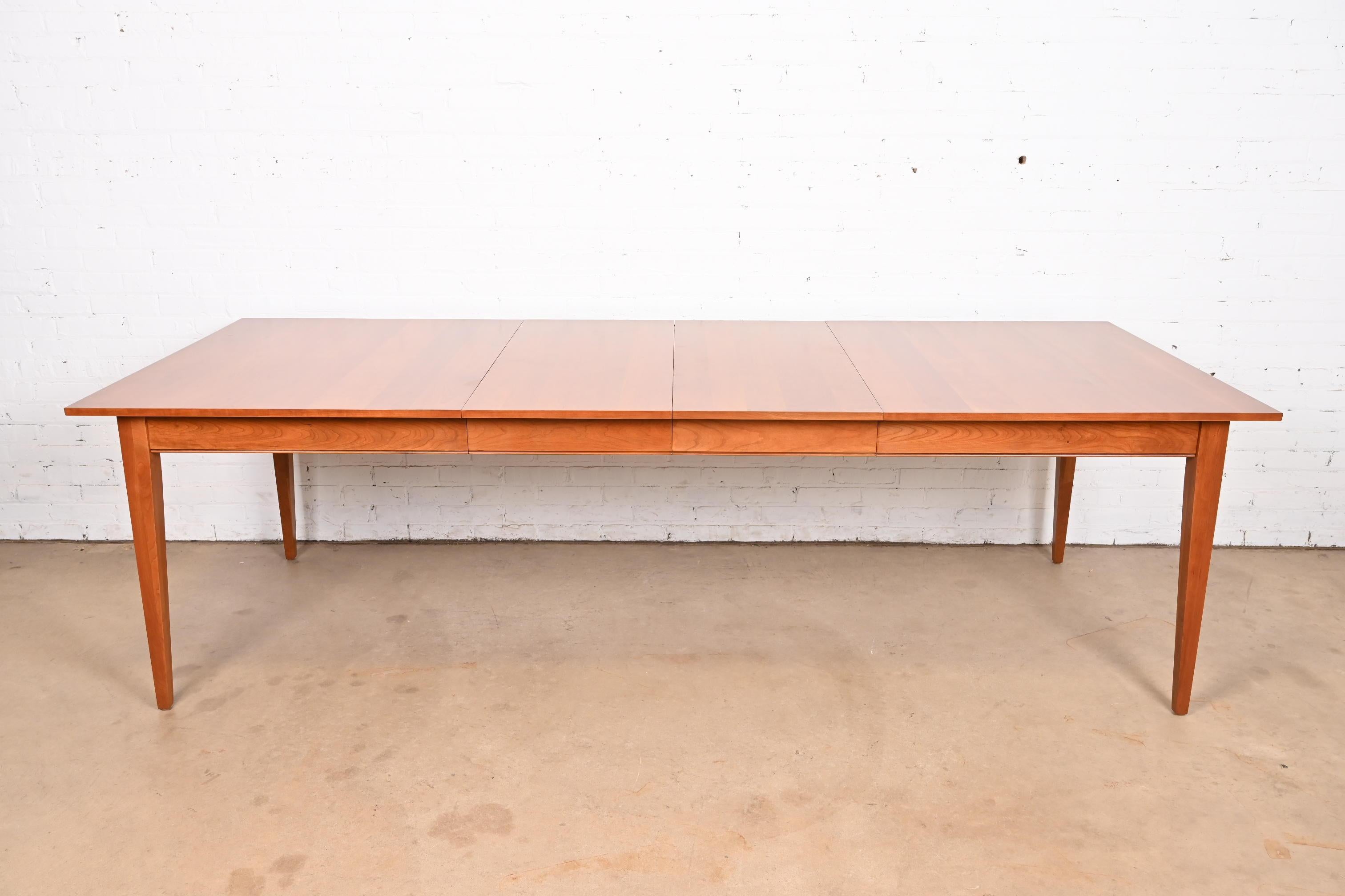 Arts and Crafts Mesa de Comedor Extensible de Cerezo Shaker, Reacabada Estadounidense en venta