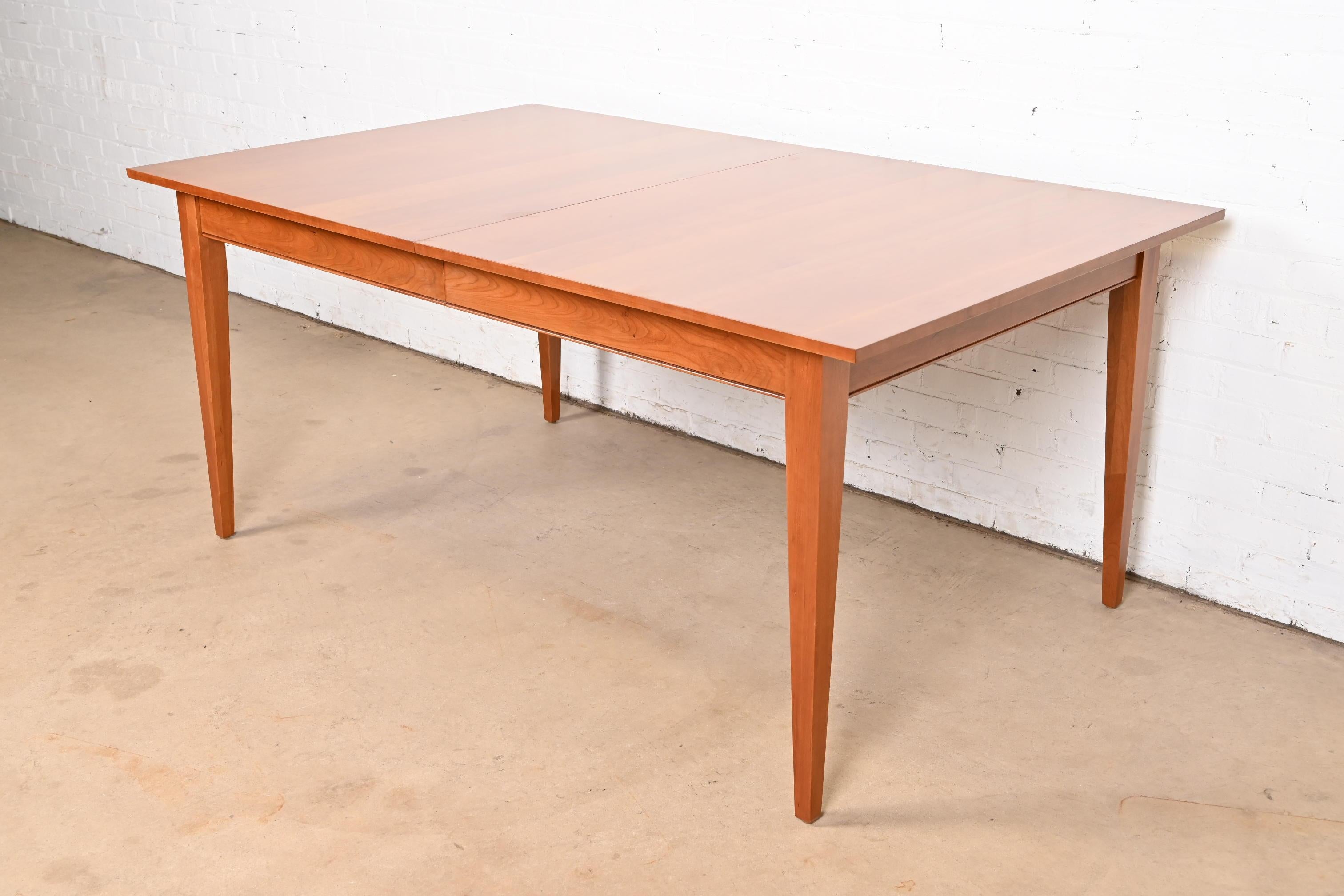 Arts and Crafts Mesa de Comedor Extensible de Cerezo Shaker, Reacabada en venta 2