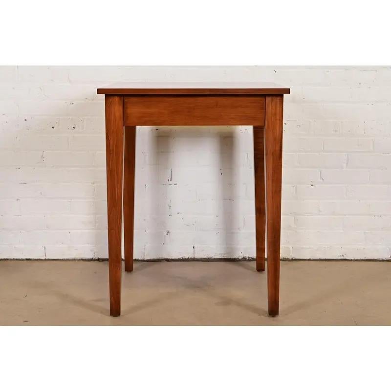 Table d'appoint en bois de cerisier Shaker Arts and Crafts Bon état - En vente à South Bend, IN