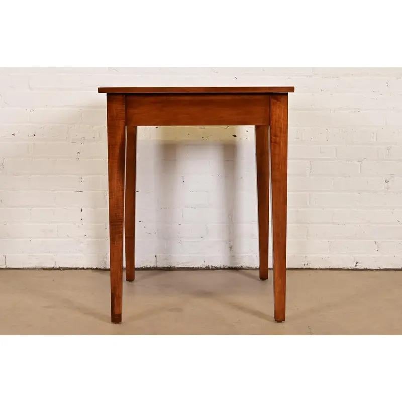 Table d'appoint en bois de cerisier Shaker Arts and Crafts en vente 2