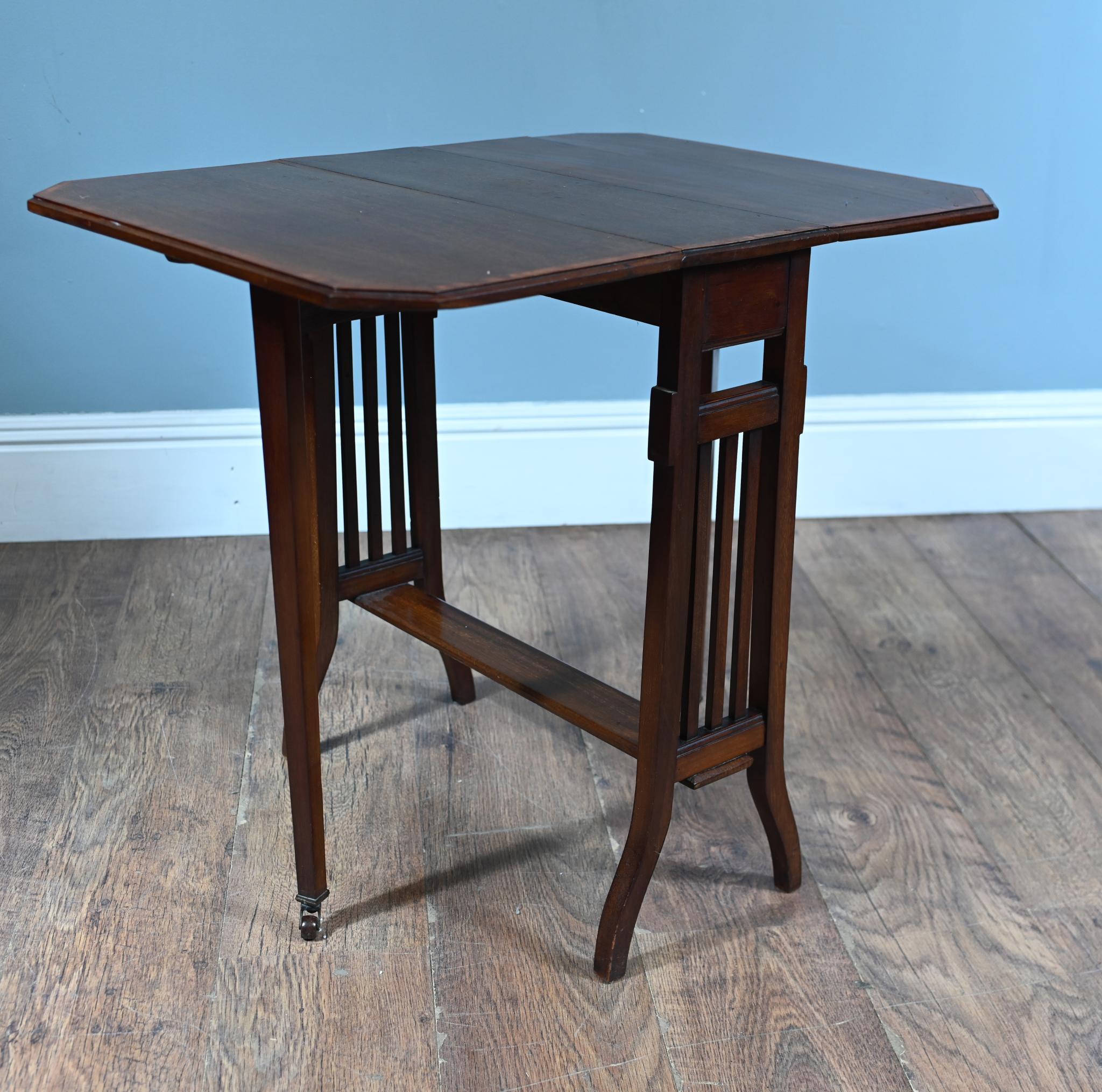 Arts and Crafts Side Table Drop Leaf Mahogany 1910 In Good Condition For Sale In Potters Bar, GB