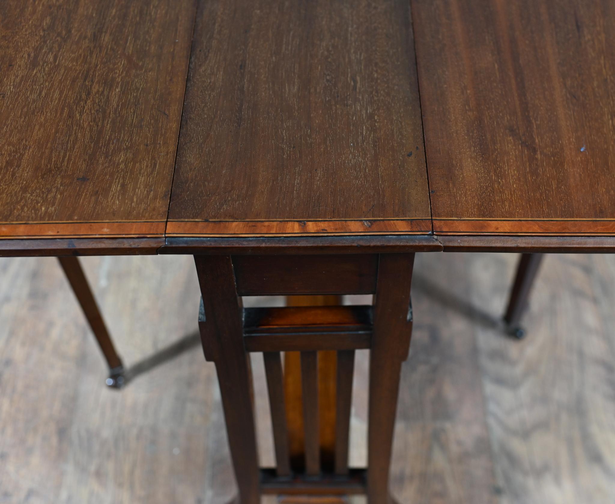 Early 20th Century Arts and Crafts Side Table Drop Leaf Mahogany 1910 For Sale