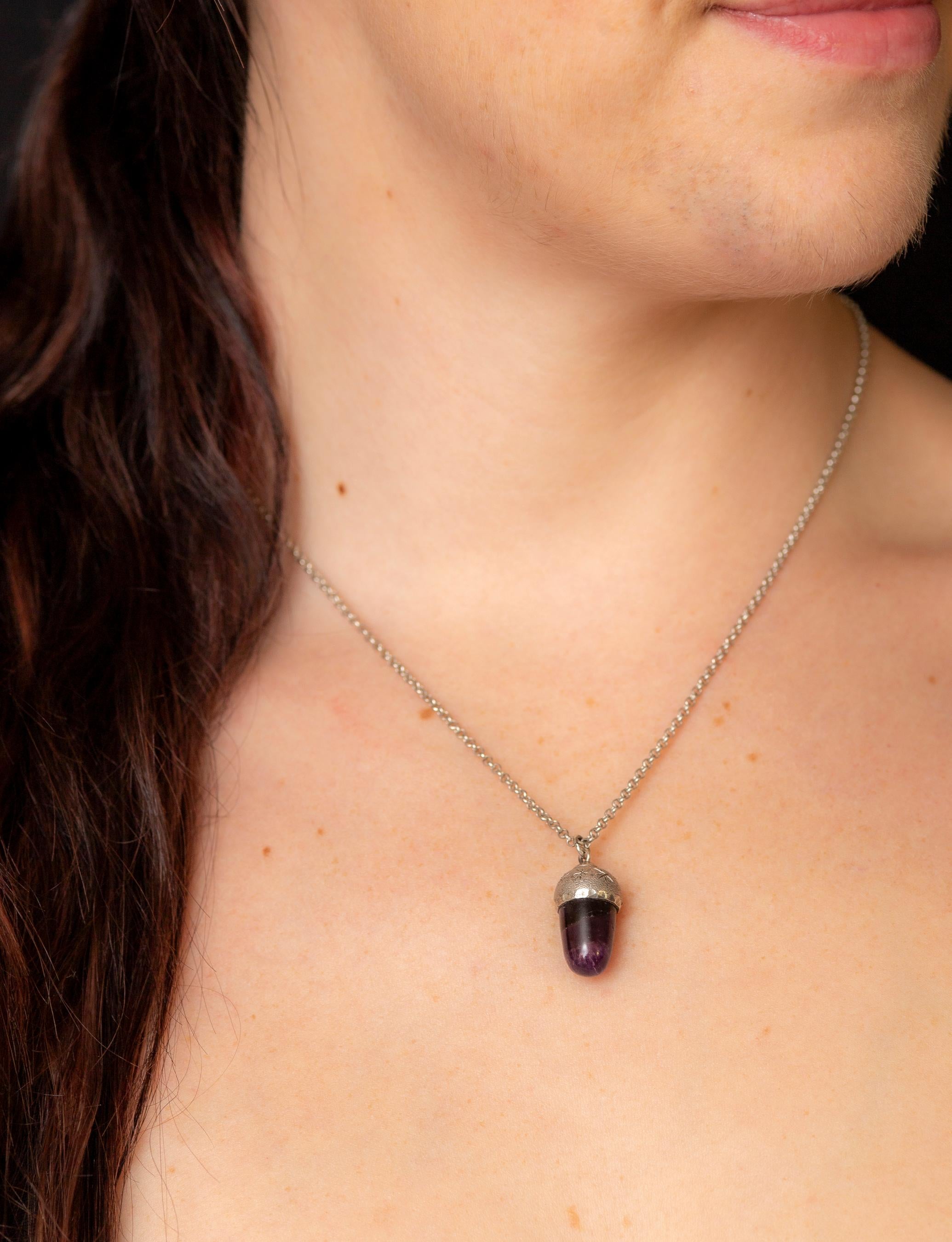 Taglio proiettile Arts and Crafts Silver and Amethyst Acorn c. 1910 in vendita