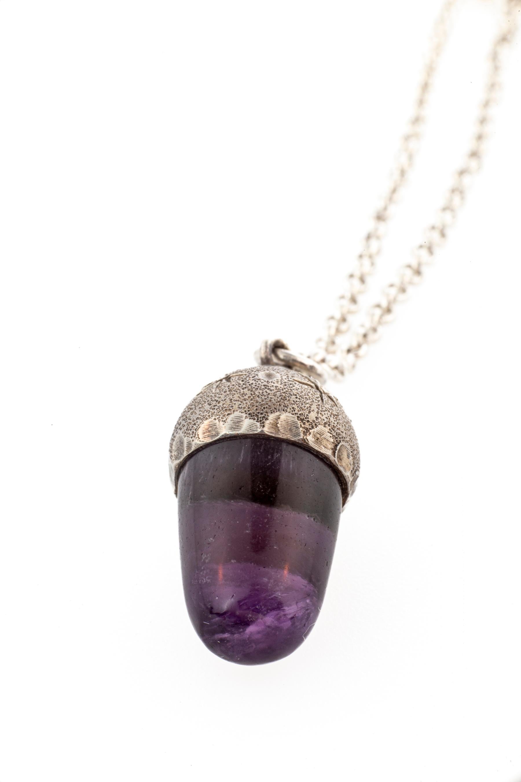 Arts and Crafts Silver and Amethyst Acorn c. 1910 In condizioni ottime in vendita a Stamford, CT