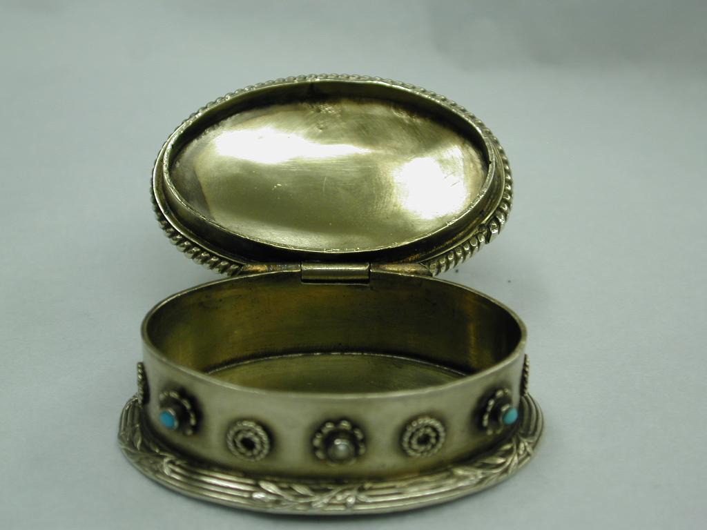 Arts and Crafts Scatola standard Brittania in argento dorato di Arts & Crafts con pietre preziose, 1910 in vendita