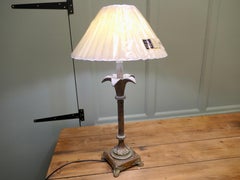 Lampe de table Arts and Crafts en cuivre simulé et laiton Une très jolie pièce
