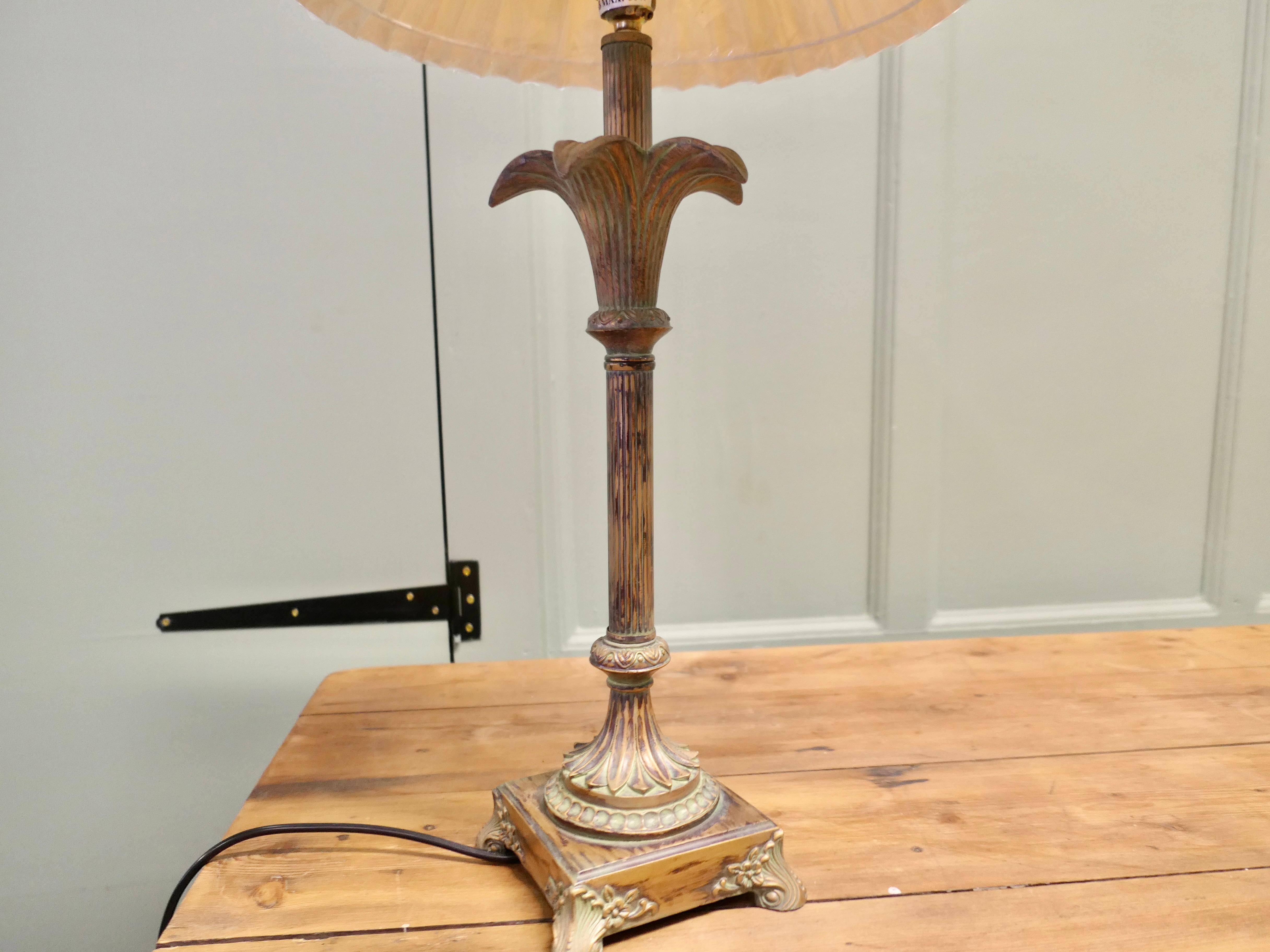 Mid-Century Modern Lampe de table Arts and Crafts en cuivre simulé et laiton Une très jolie pièce en vente