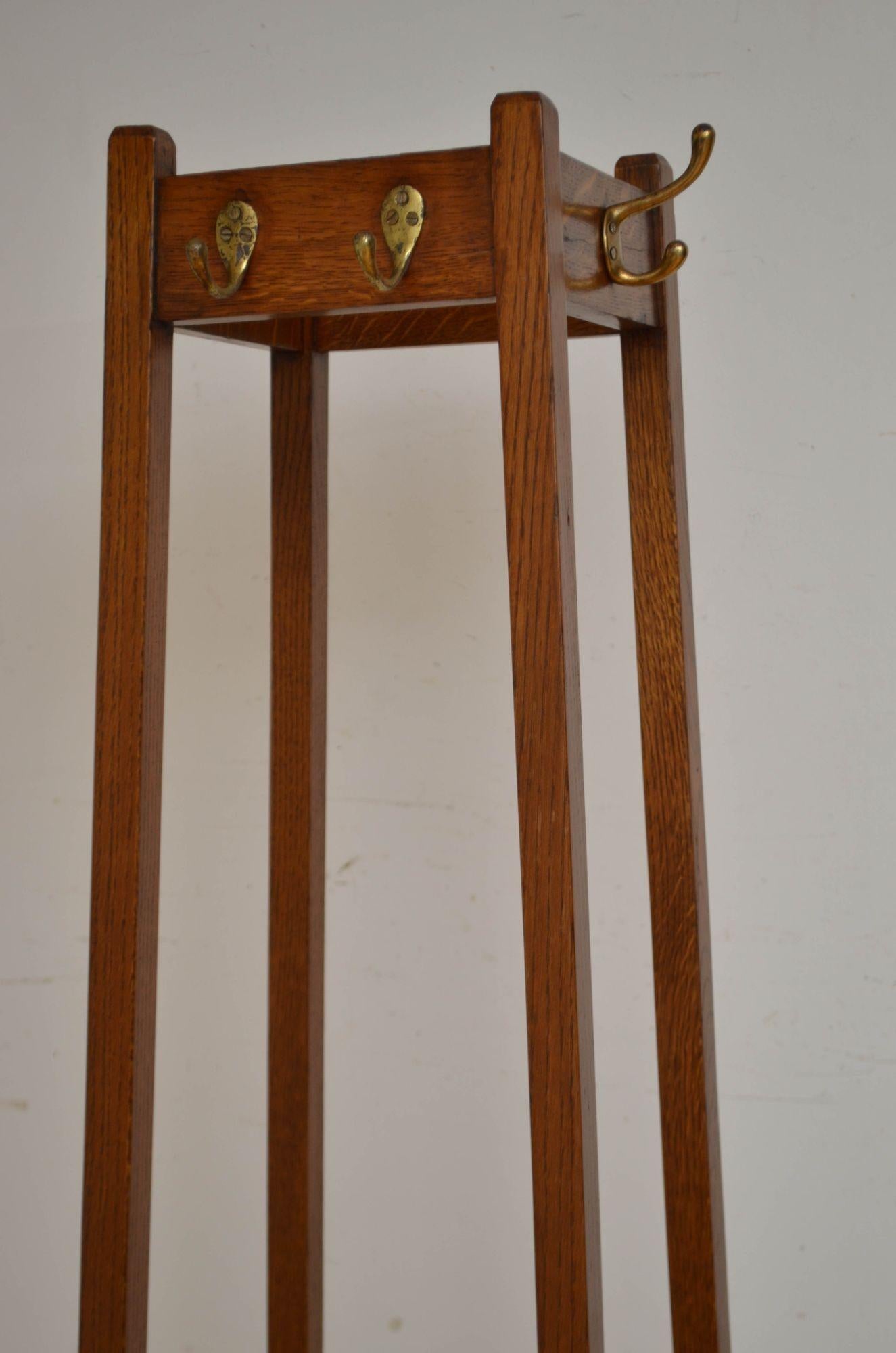 Quercia Appendiabiti a stelo in rovere massiccio di Arts and Crafts in vendita