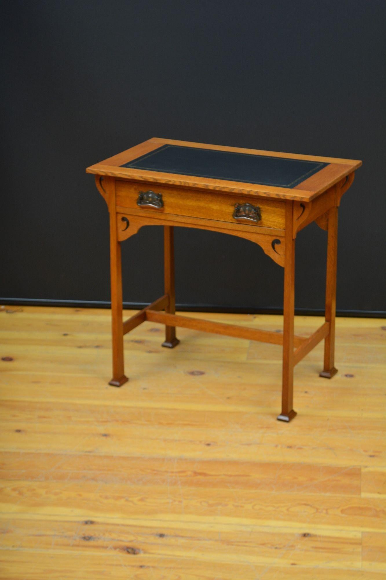 Sn5657 Stylish Arts and Crafts solid oak table, having new black tooled leather writing surface above oak lined drawer fitted with excellent original handles flanked by shaped carving, standing on square legs terminating in pad feet, polished to
