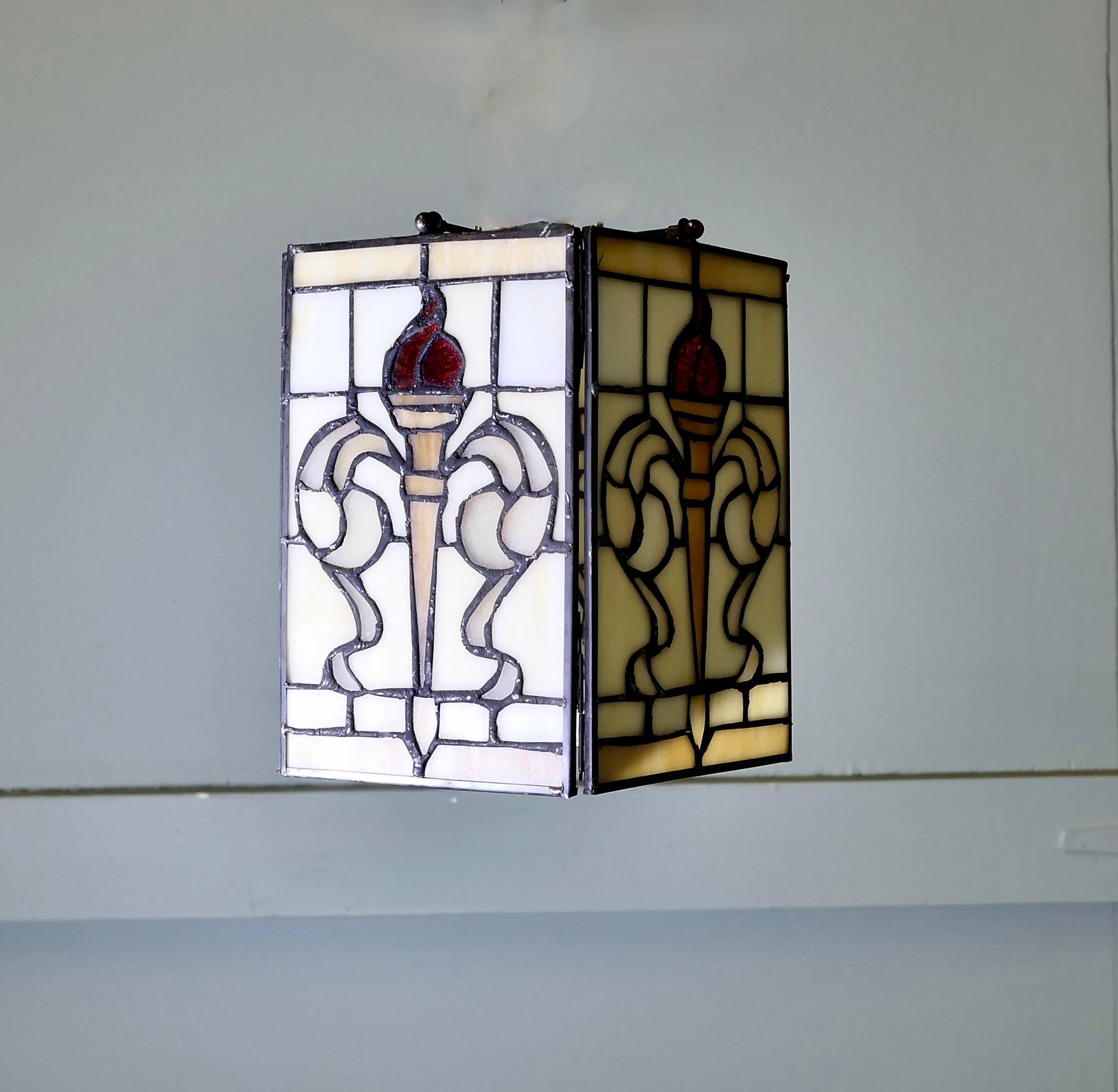 Arts and Crafts Stained glass Lampenschirm (Mitte des 20. Jahrhunderts) im Angebot