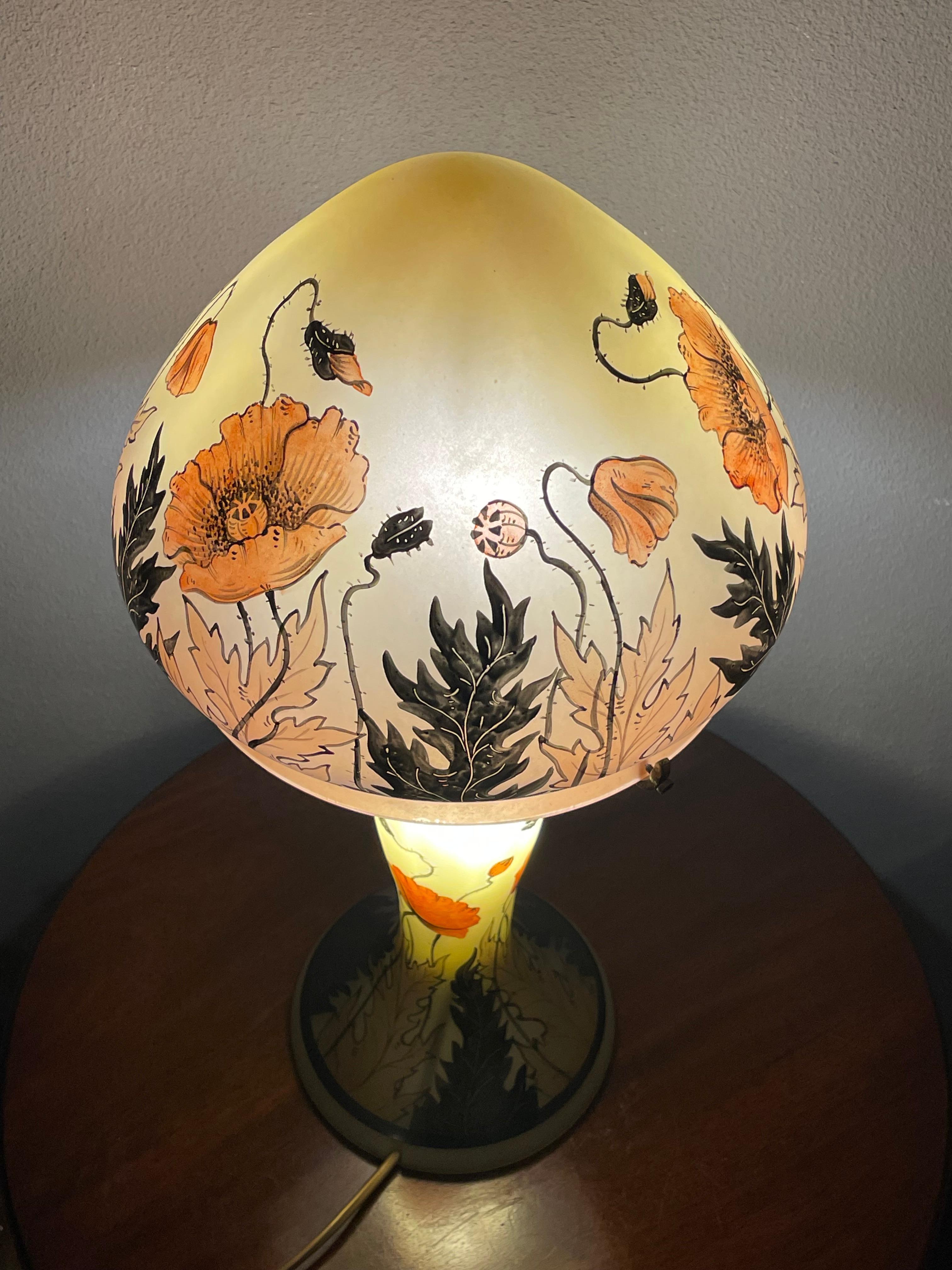 Arts and Crafts Stained Glass Table or Desk Lamp w. Hand Painted Poppy Flowers For Sale 5