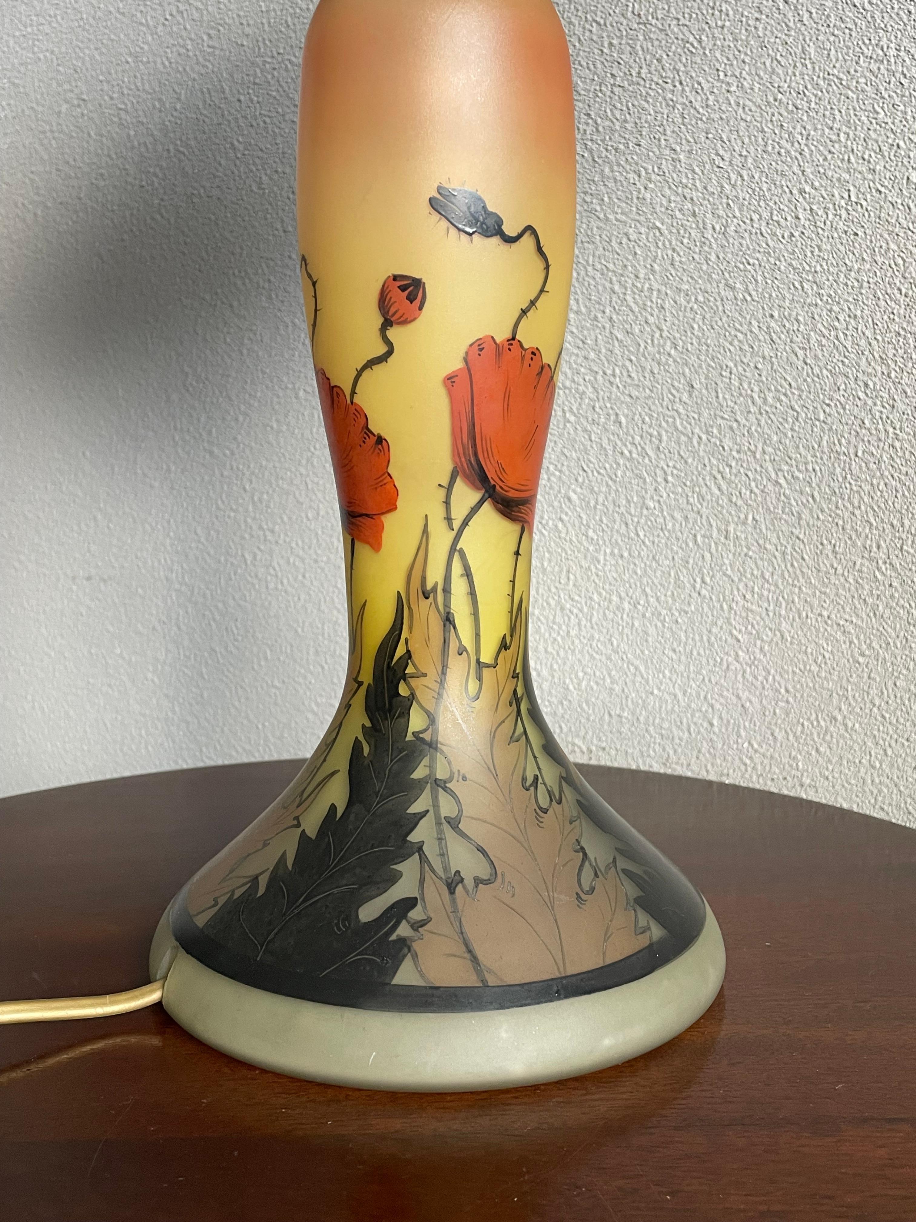 Arts and Crafts Stained Glass Table or Desk Lamp w. Hand Painted Poppy Flowers For Sale 8