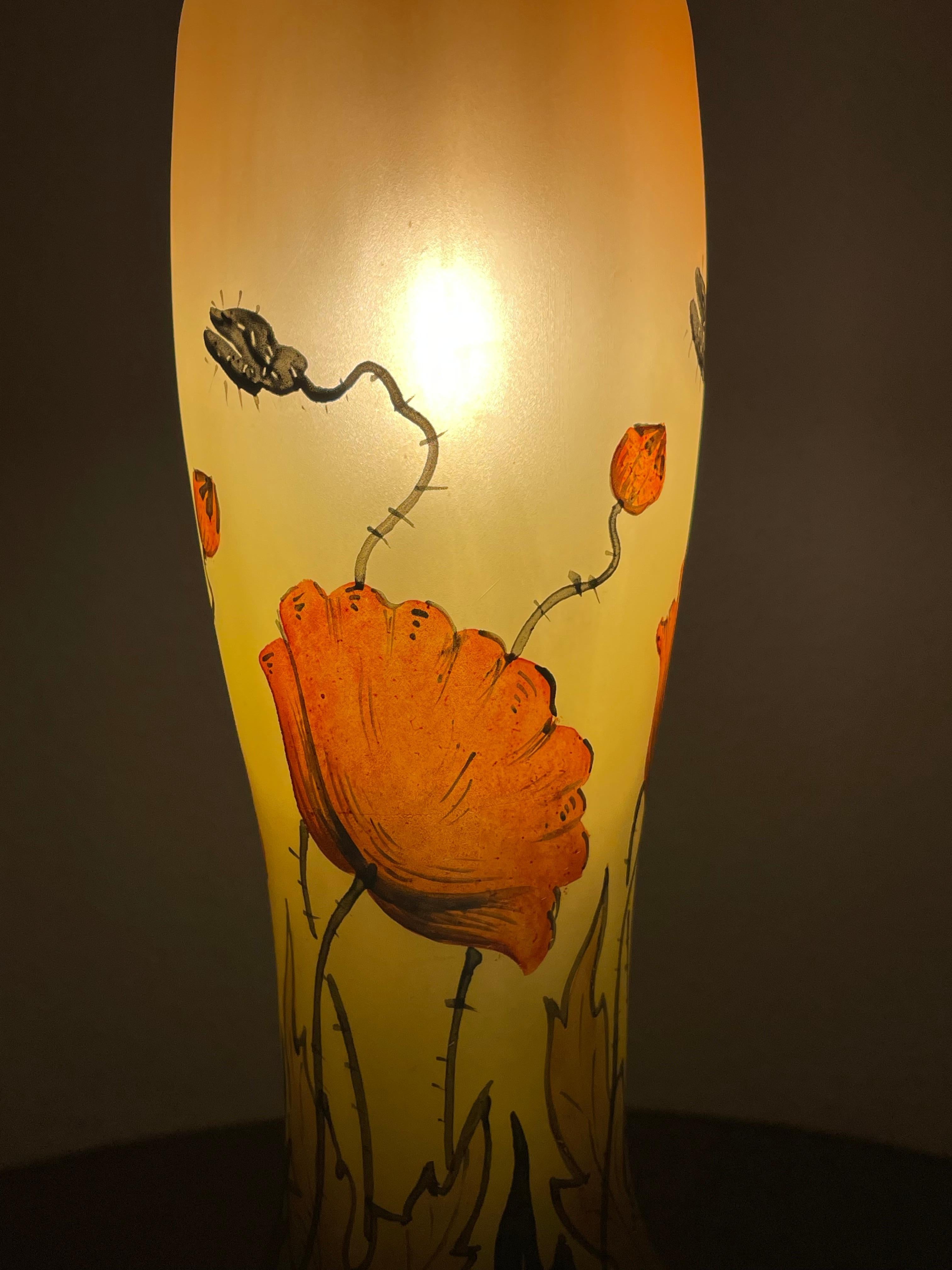 Arts and Crafts Stained Glass Table or Desk Lamp w. Hand Painted Poppy Flowers For Sale 9