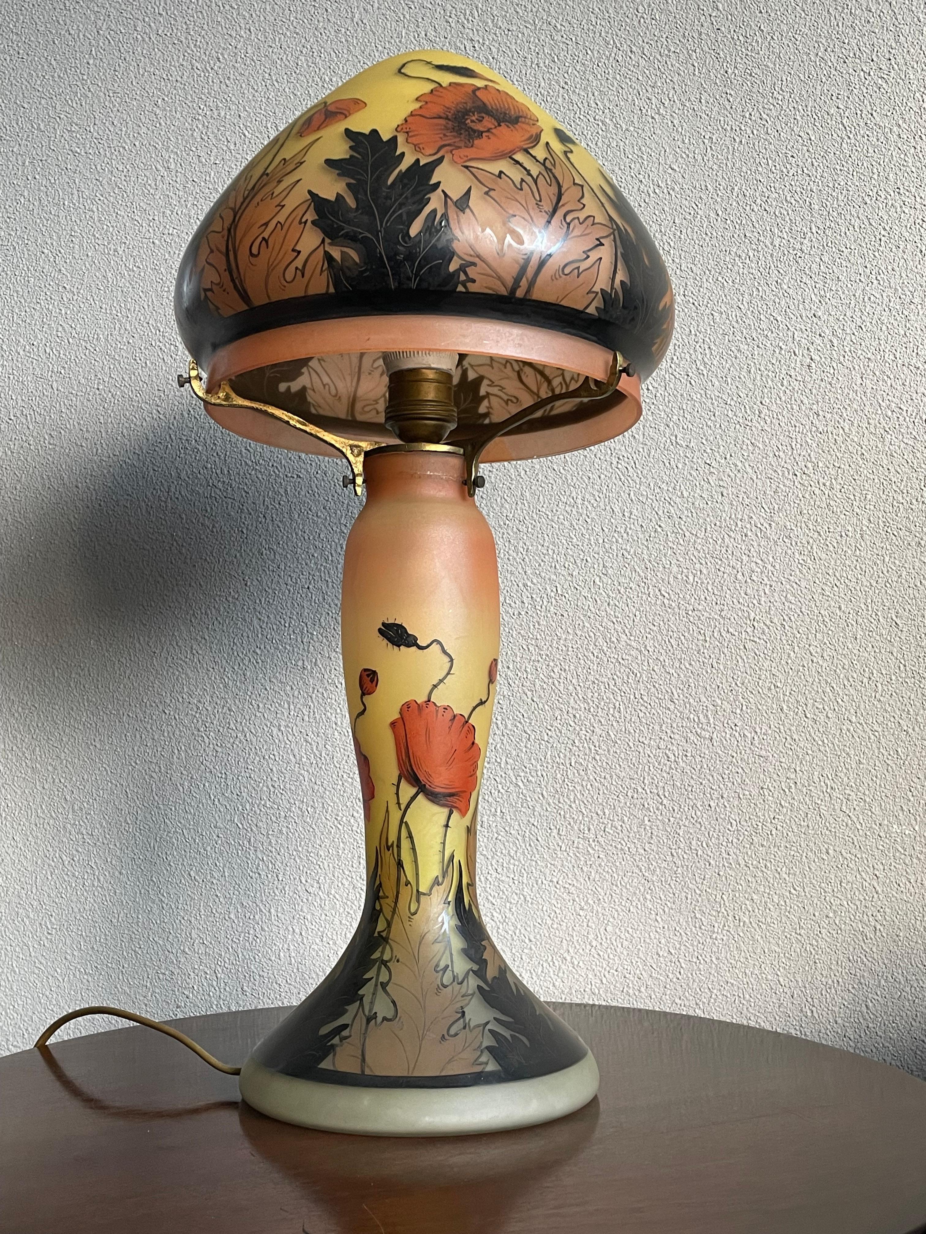 Arts and Crafts Stained Glass Table or Desk Lamp w. Hand Painted Poppy Flowers For Sale 11