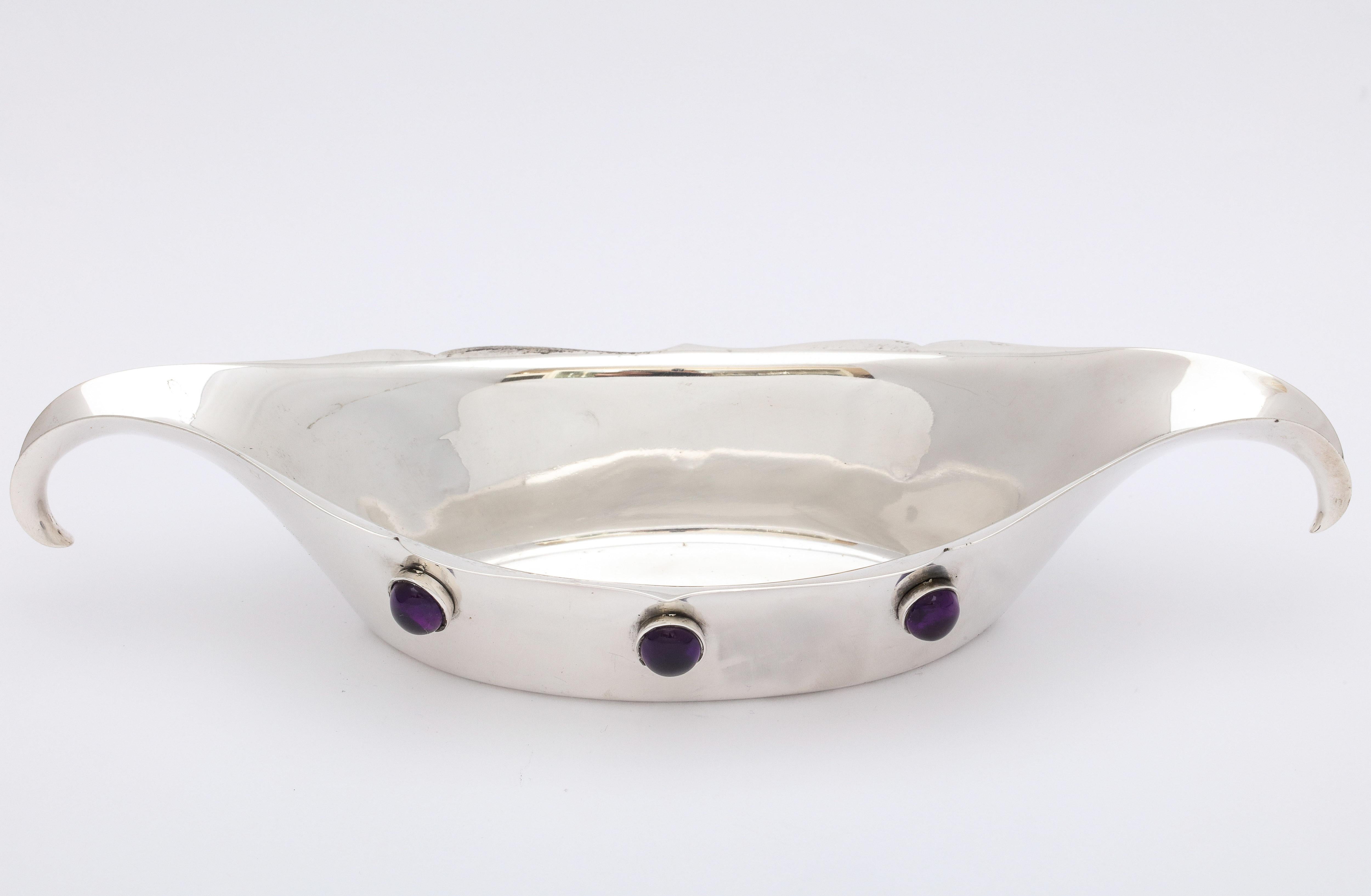 Arts & Crafts Sterling Silver Bowl Inset with Cabochon Cut Bezel Set Amethysts In Good Condition In New York, NY