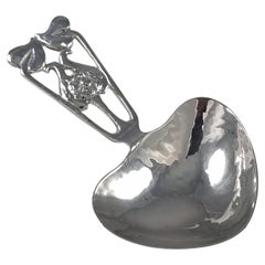 Cuillère à égoutter en argent sterling Arts and Crafts, A.E. Jones, 1913