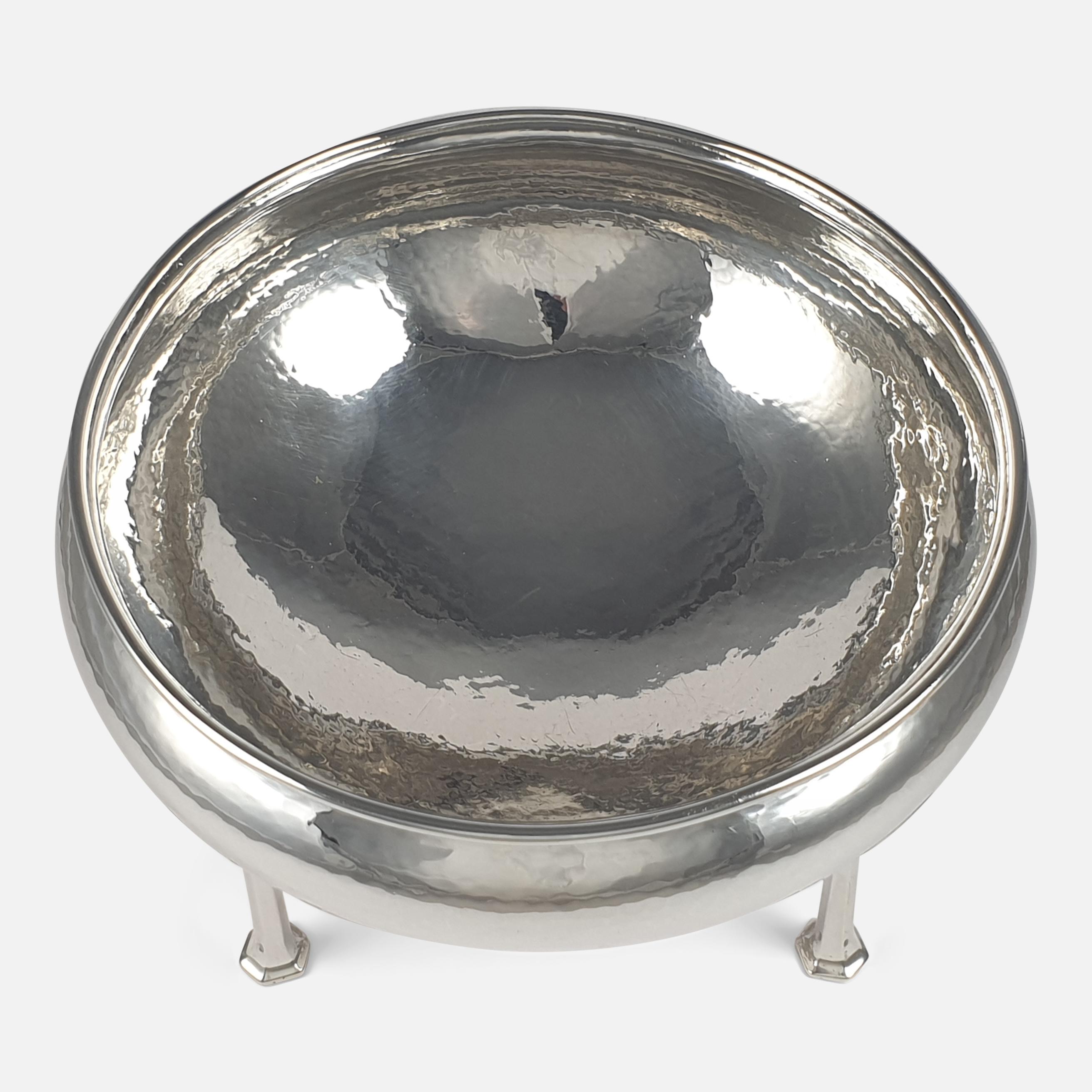 Arts & Crafts Sterling Silver Hammered Bowl, A. E. Jones, Birmingham, 1912 In Good Condition For Sale In Glasgow, GB